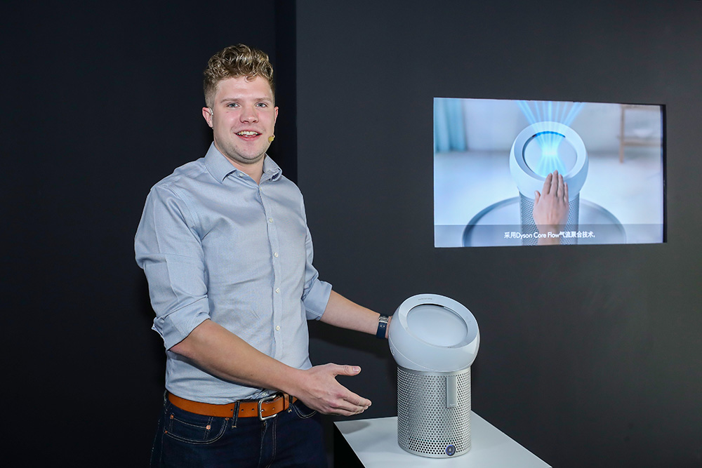 延伸环境净化产品线，戴森发布了全新多功能风扇｜钛快讯