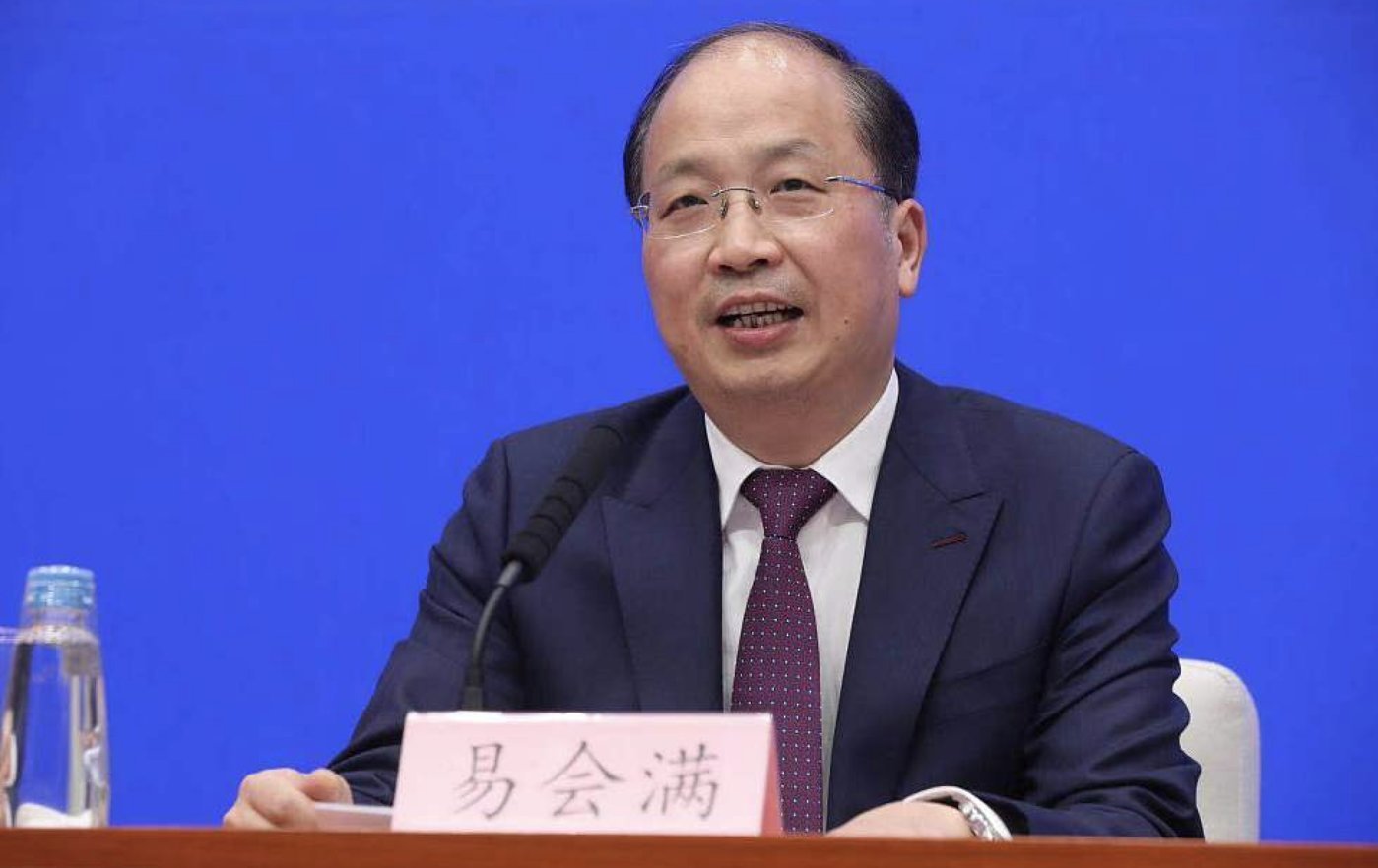 易会满谈上市公司监管：牢牢守住四条底线，提升上市公司质量