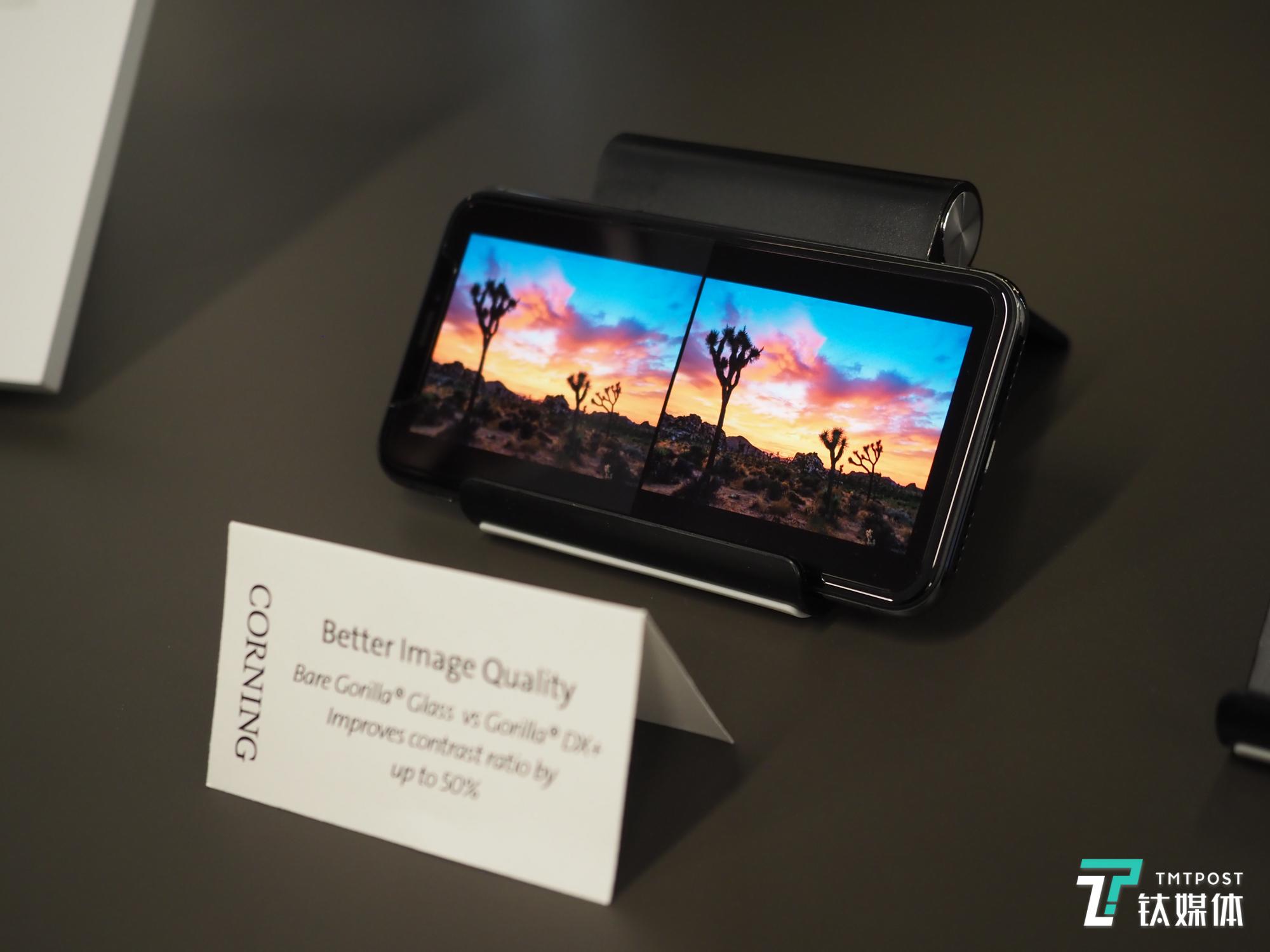 同样亮度下大猩猩玻璃DX+可以提升50%亮度