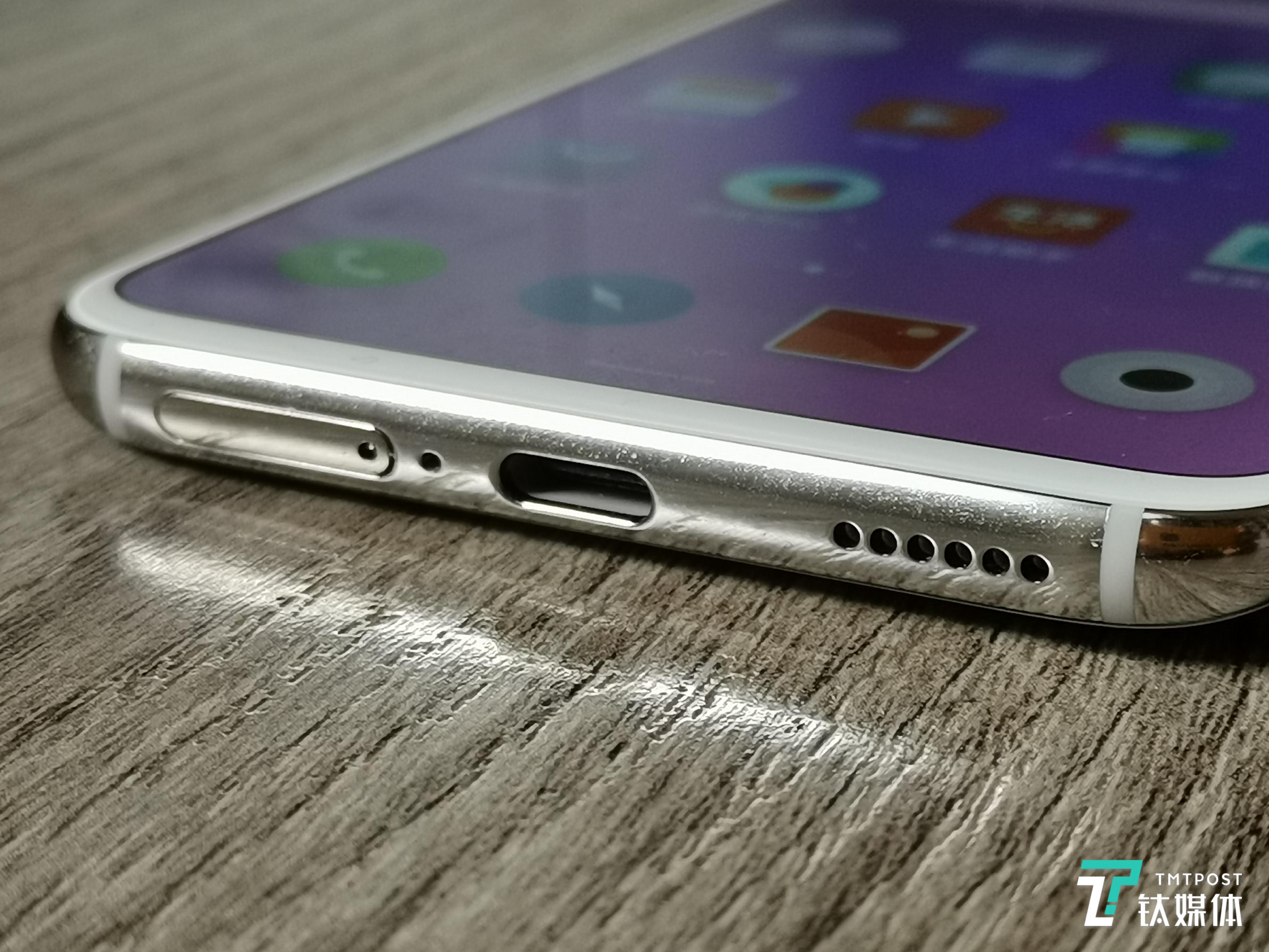 取消了3.5mm耳机孔