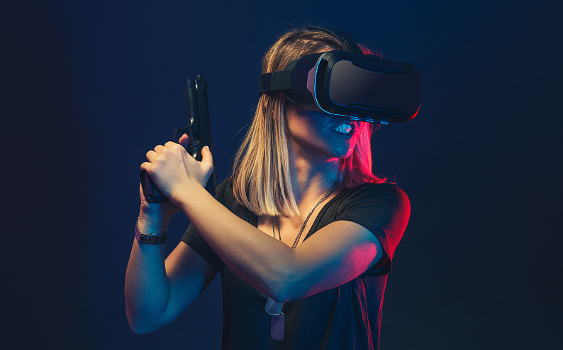 深受商业模式煎熬的VR，破局之路并不明朗