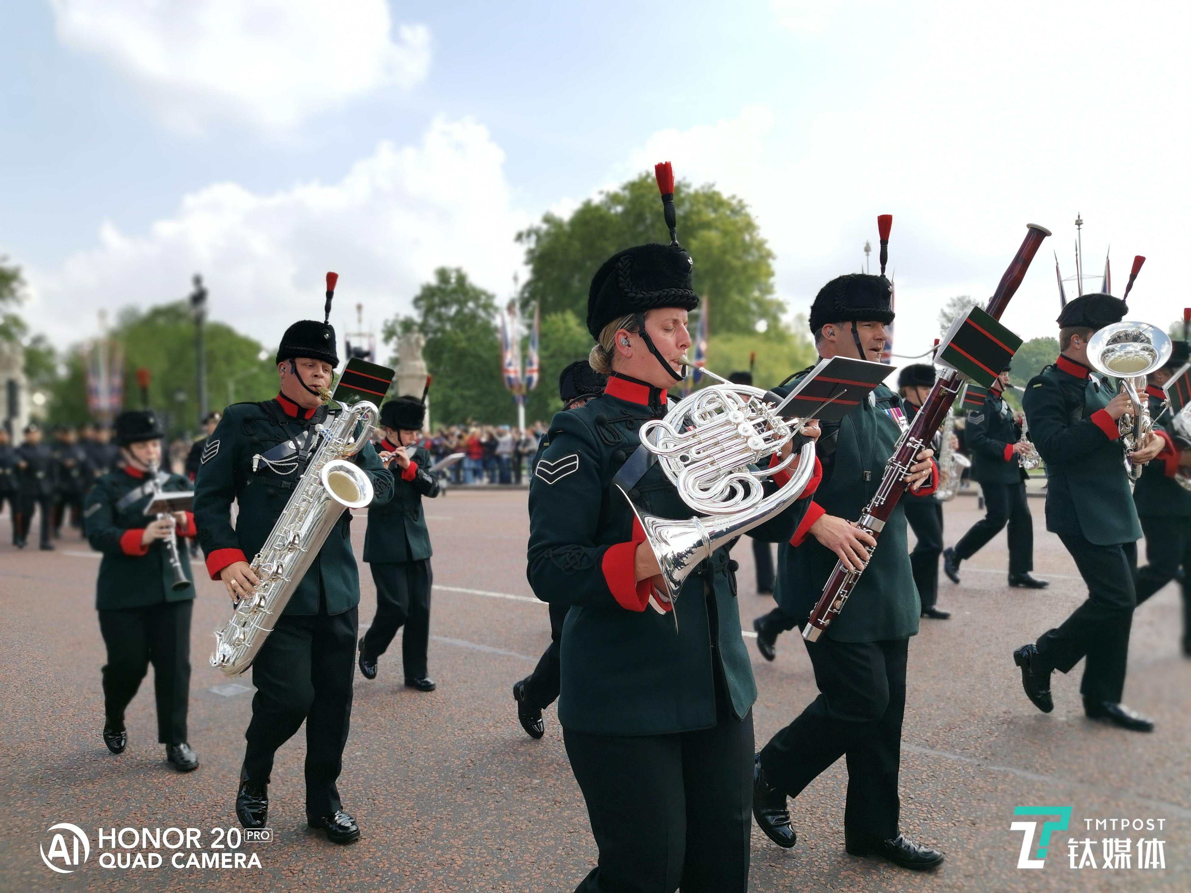 行进的乐队，人像模式