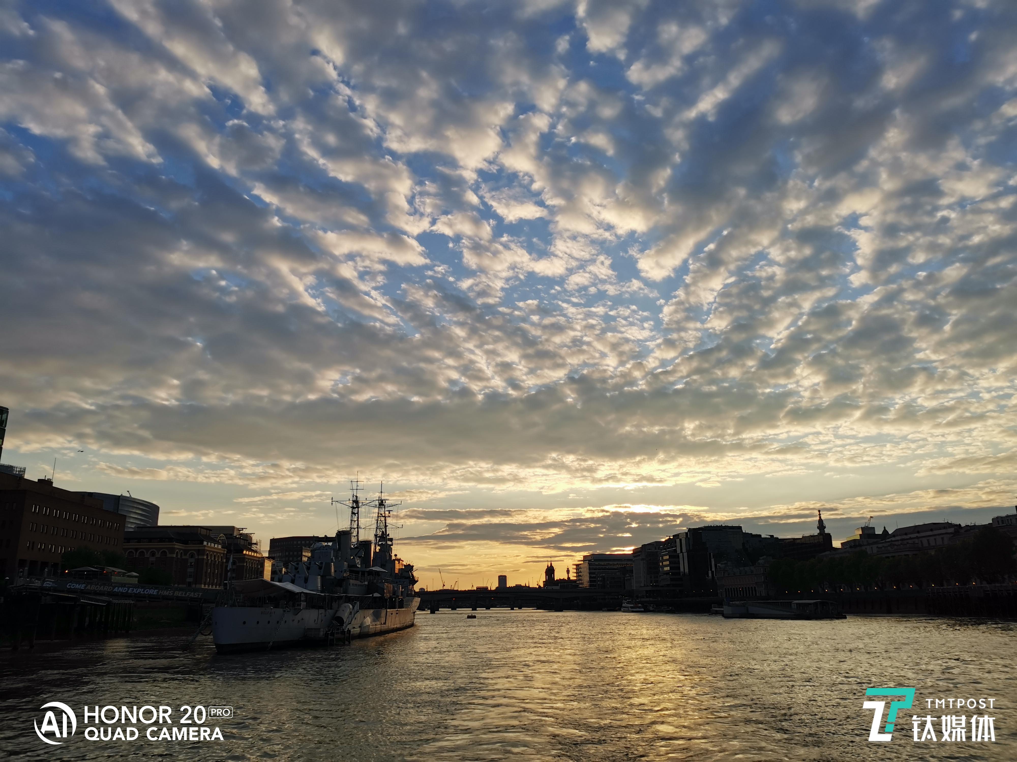 超广角下的逆光晚霞