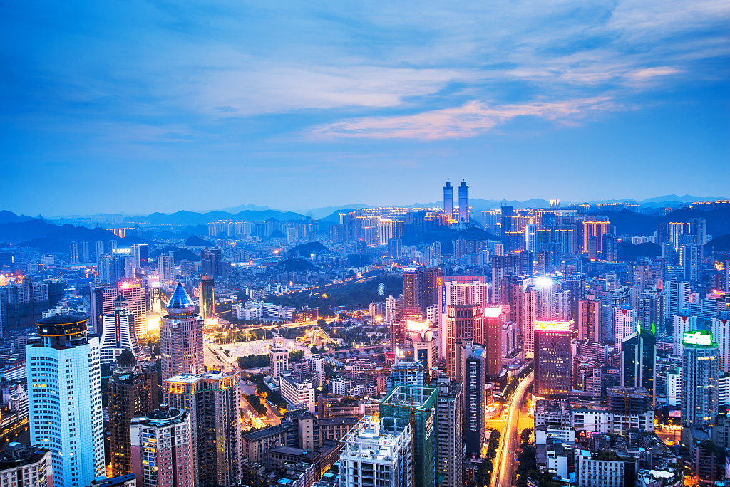 迁户贵阳：一座新兴都市的希望与阵痛