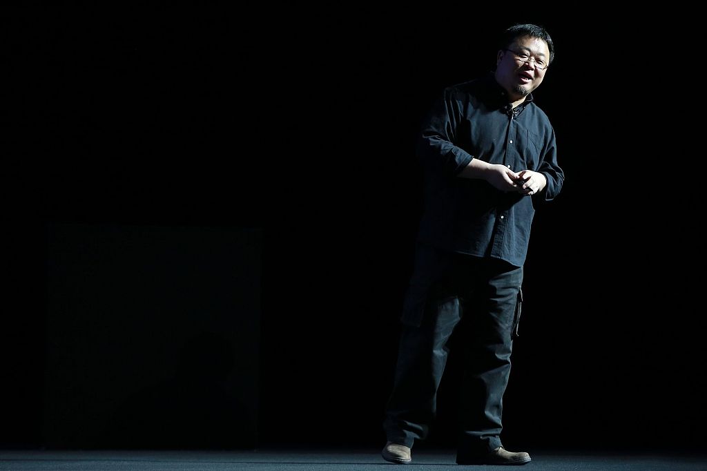 罗永浩挥一挥锤子，不带走一片锤影