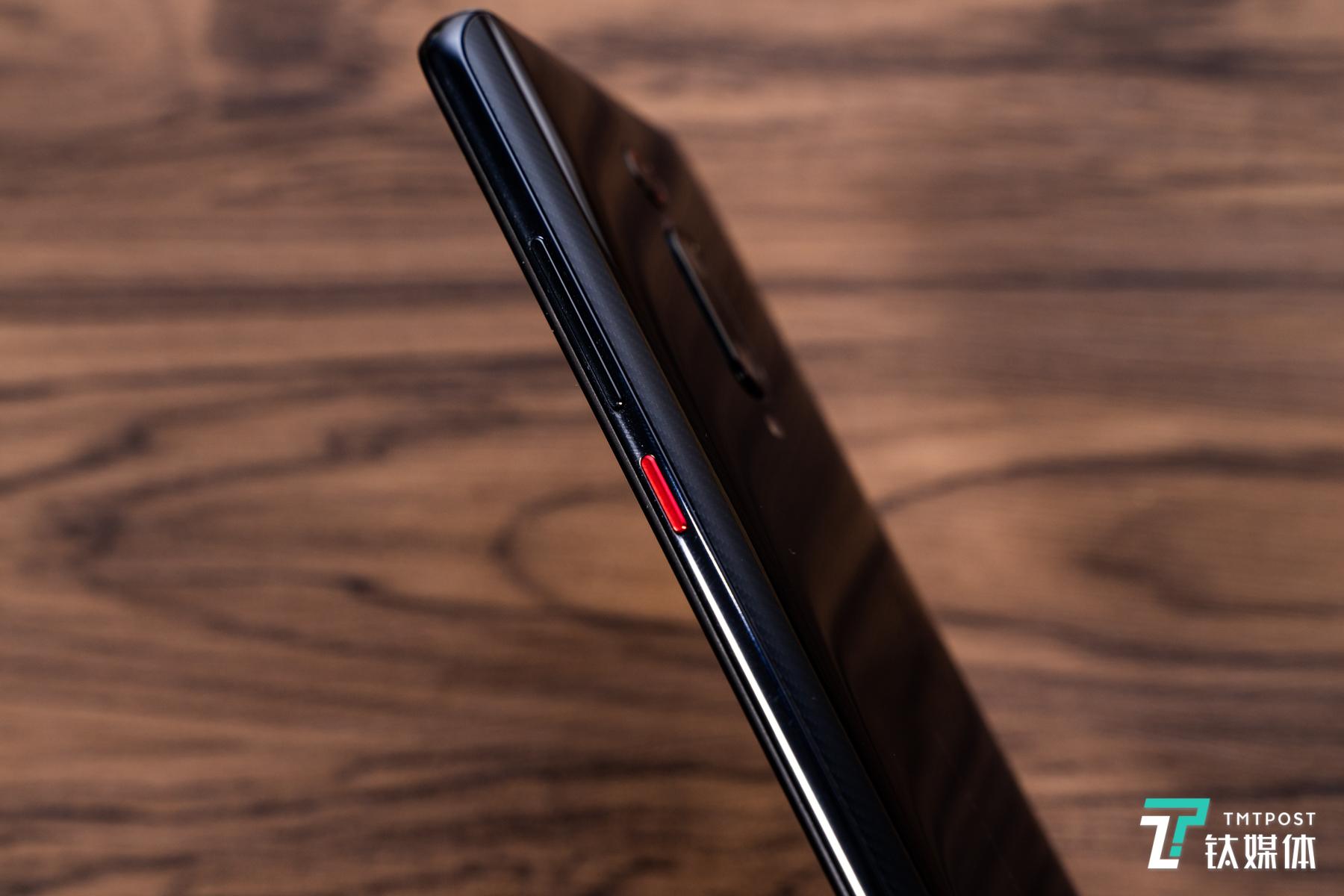 4000mAH电池，8.8mm厚度