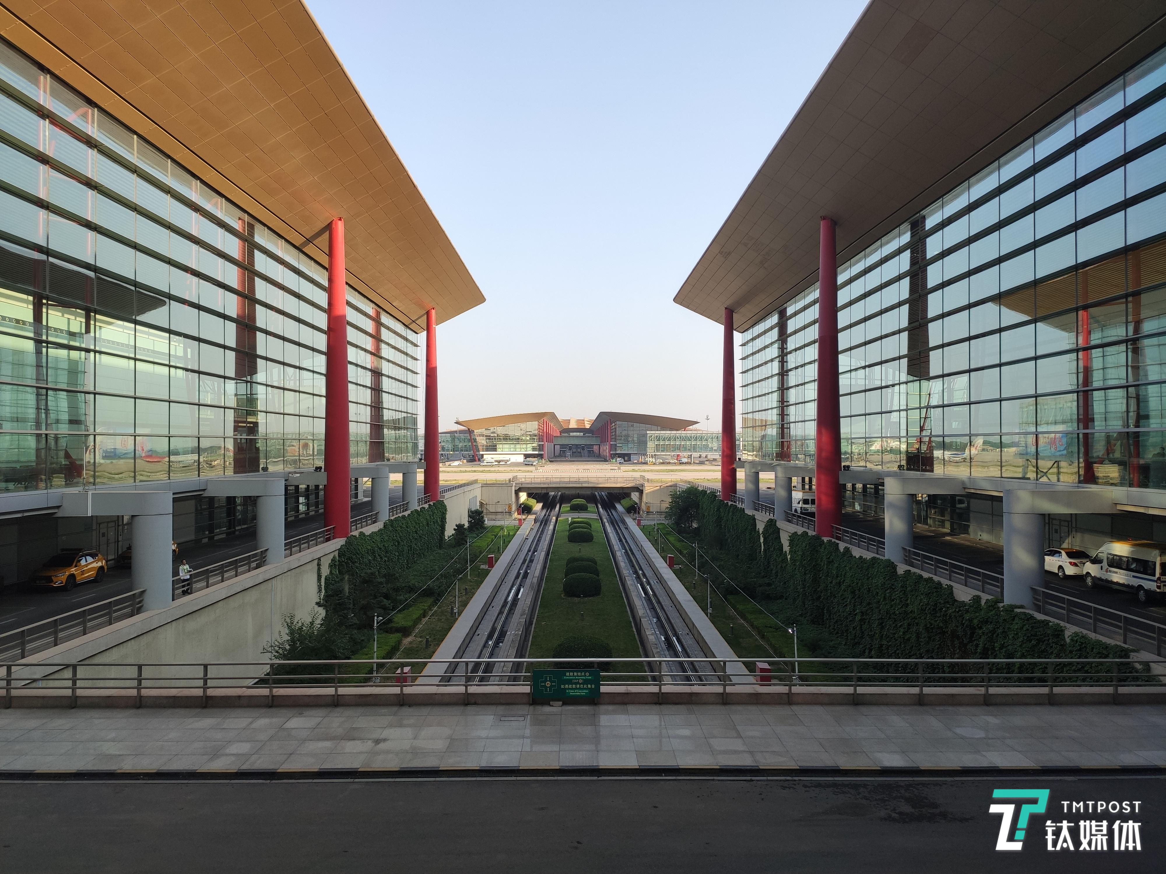 光圈：f/1.8 焦距：4.77mm ISO：112 快门：1/430秒