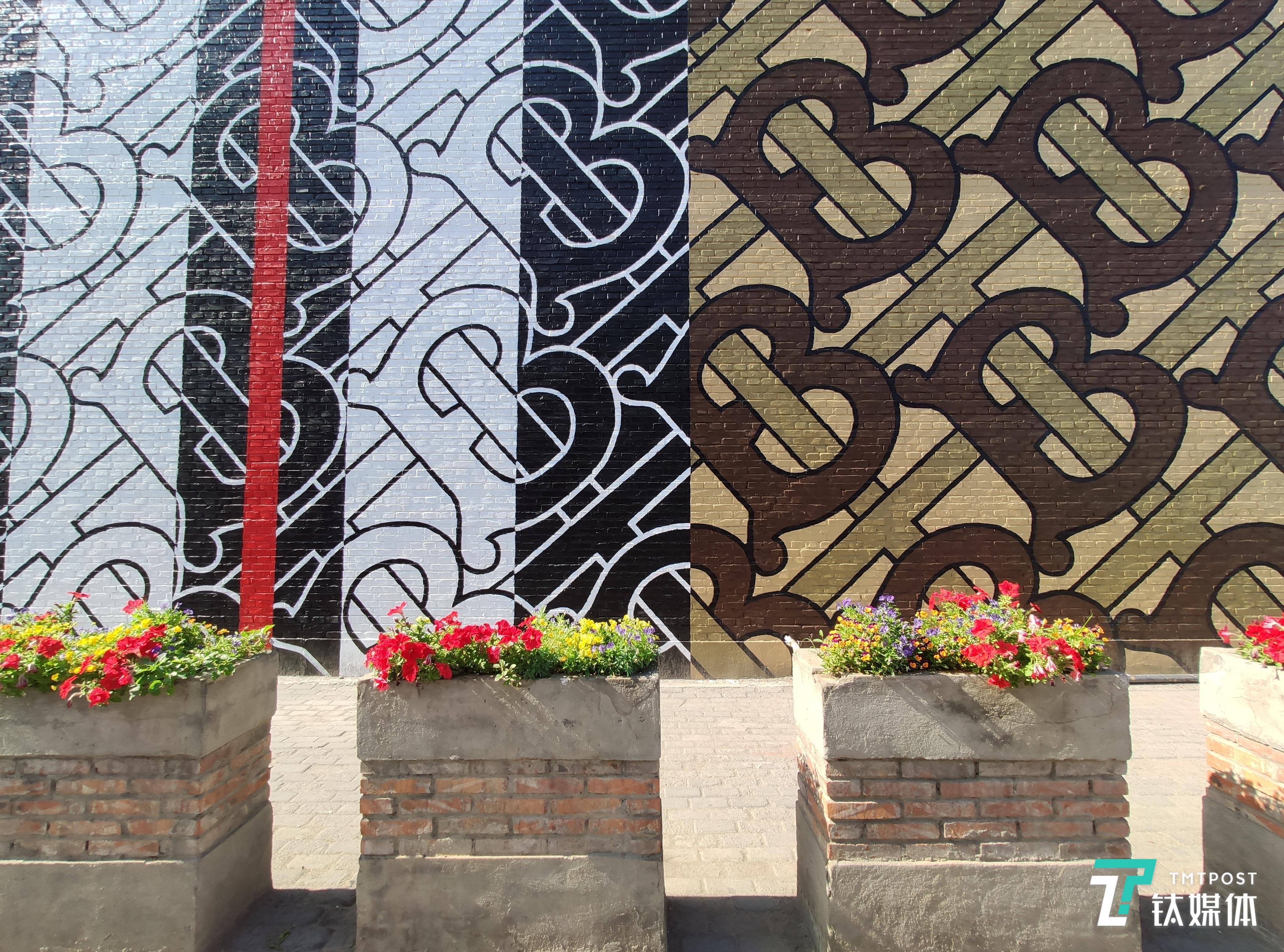 光圈:f/2.4 焦距:2.04mm ISO:100
快门:1/470秒