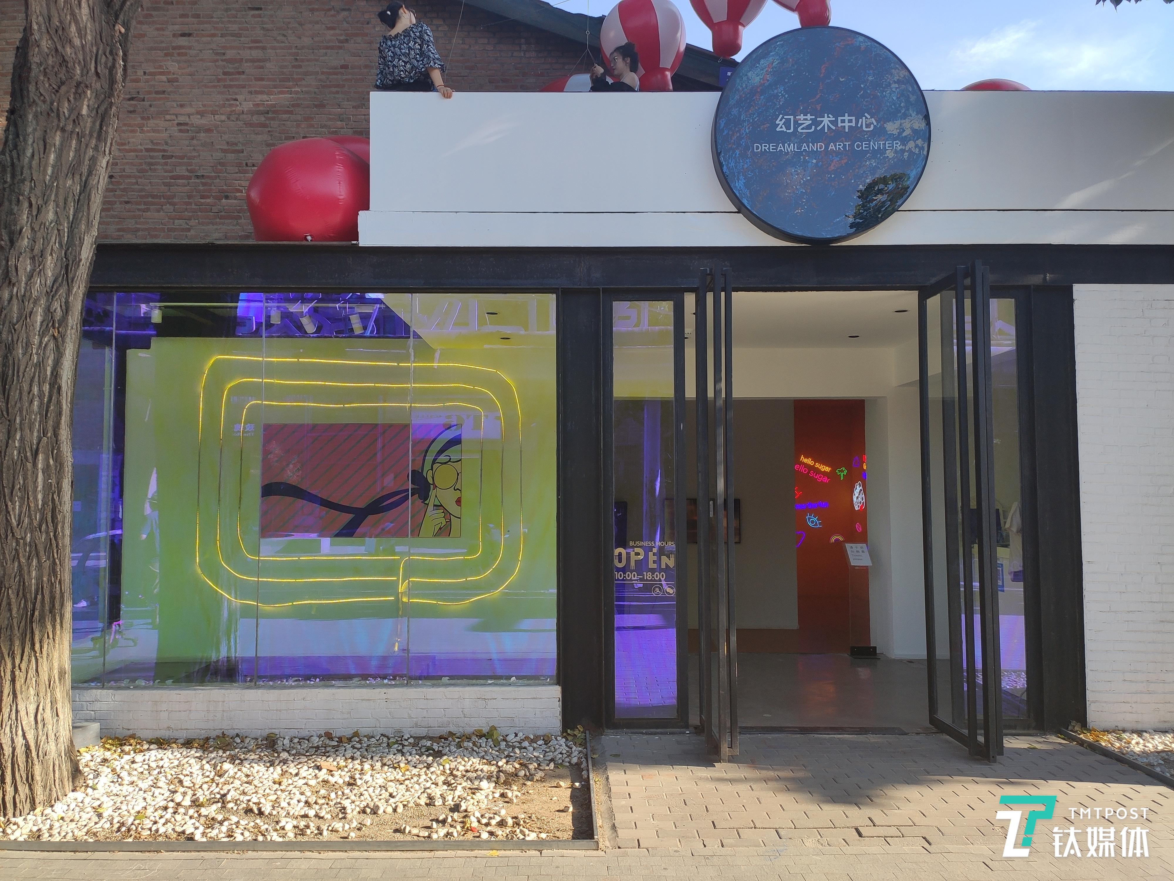 光圈:f/1.8 焦距:4.77mm ISO:112
快门:1/750秒