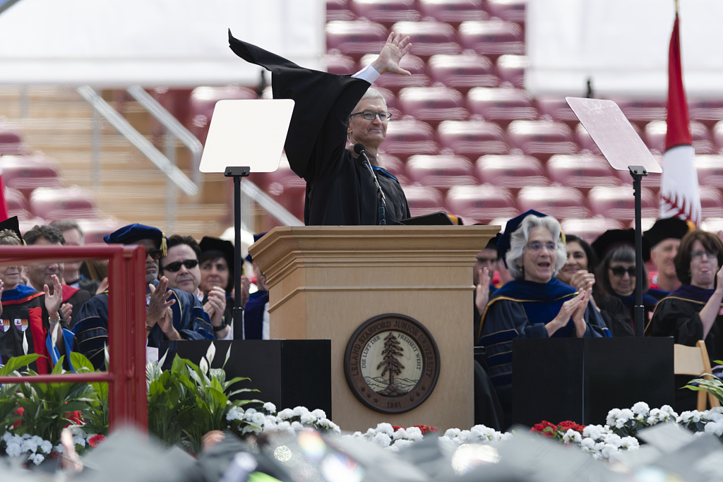 库克斯坦福大学演讲：硅谷科技公司要为自己制造的“混乱”担责