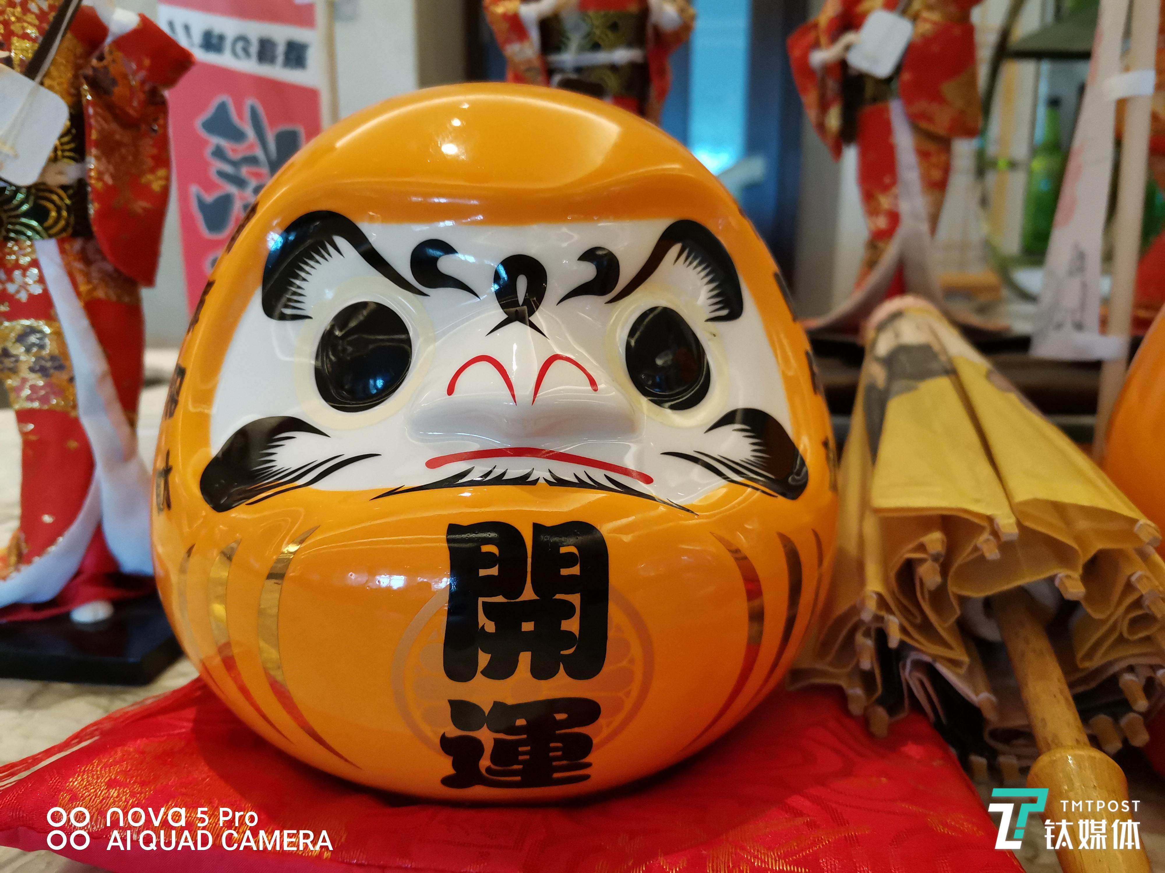 更多样张 焦距：mm（等效35mm焦距） 光圈：f/2.2 快门速度：1/s ISO: