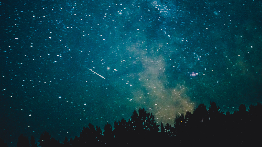 未来人类殡葬一览：太空中正飘着上千个骨灰盒