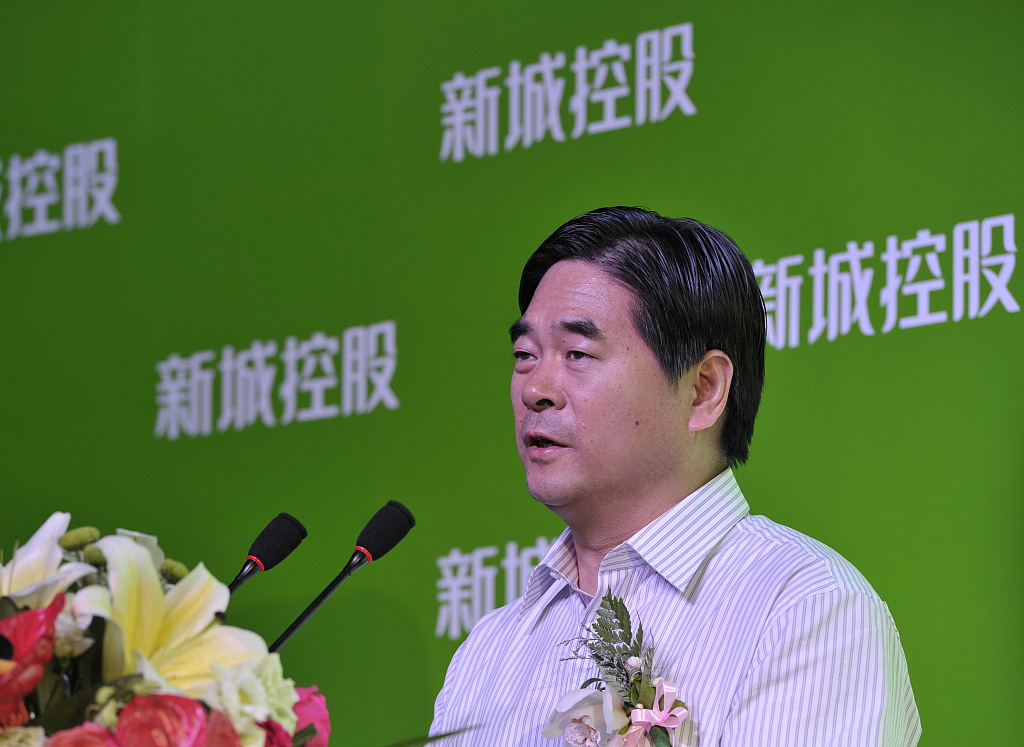 王振华的新城史与王晓松的归去来