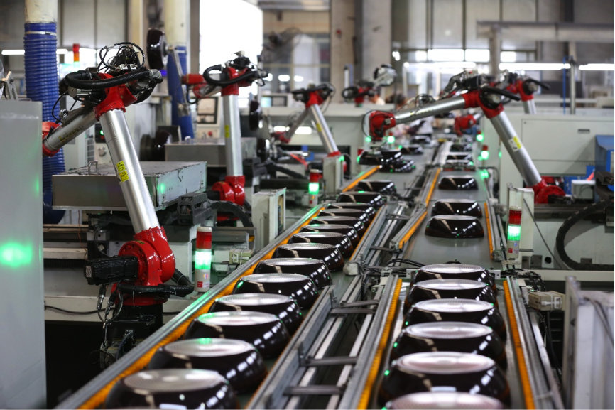 锅具品牌三禾的生产线