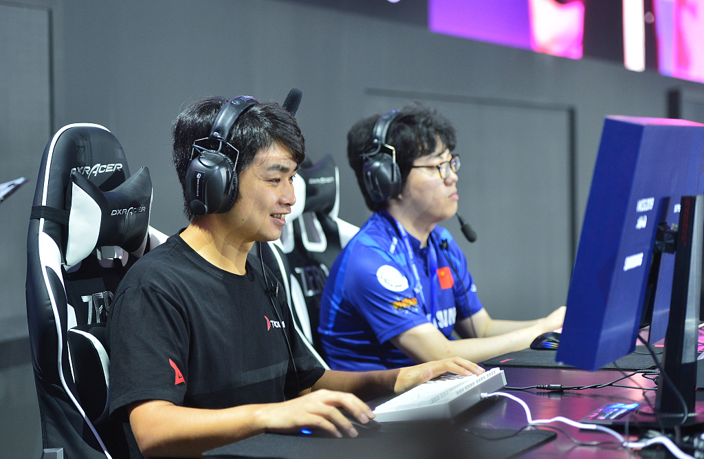 即使月薪过万、年入千万，电竞选手也并非好职业