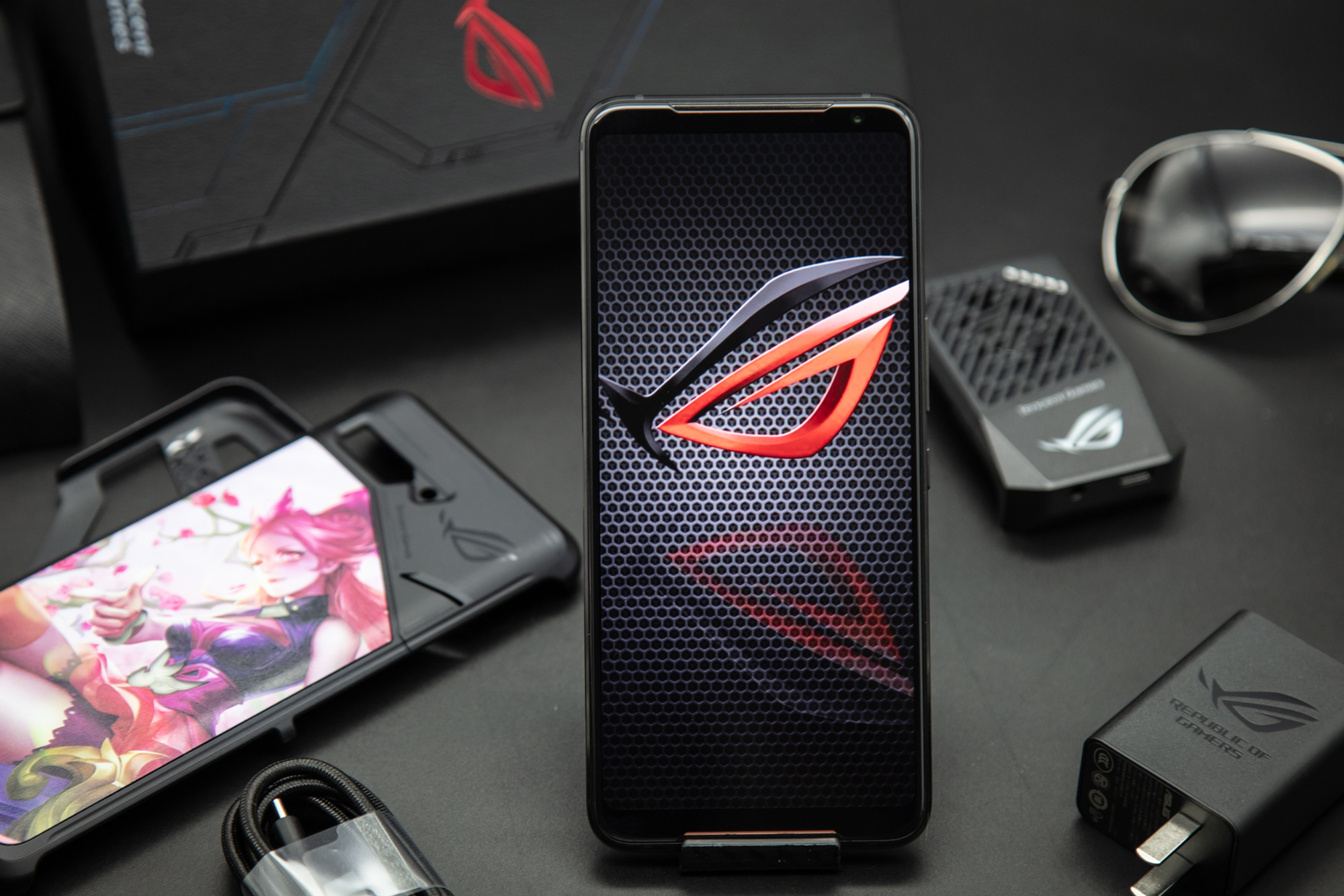 120Hz带来最硬核的手游体验，ROG游戏手机2首发评测  | 钛极客