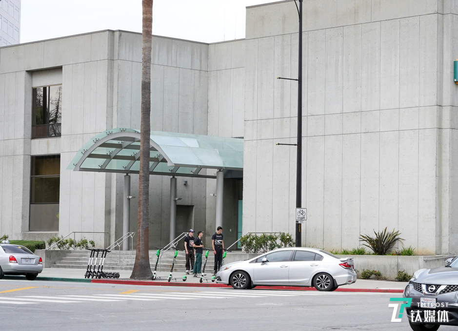 街头共享滑板车，图片拍摄/丁诗贝