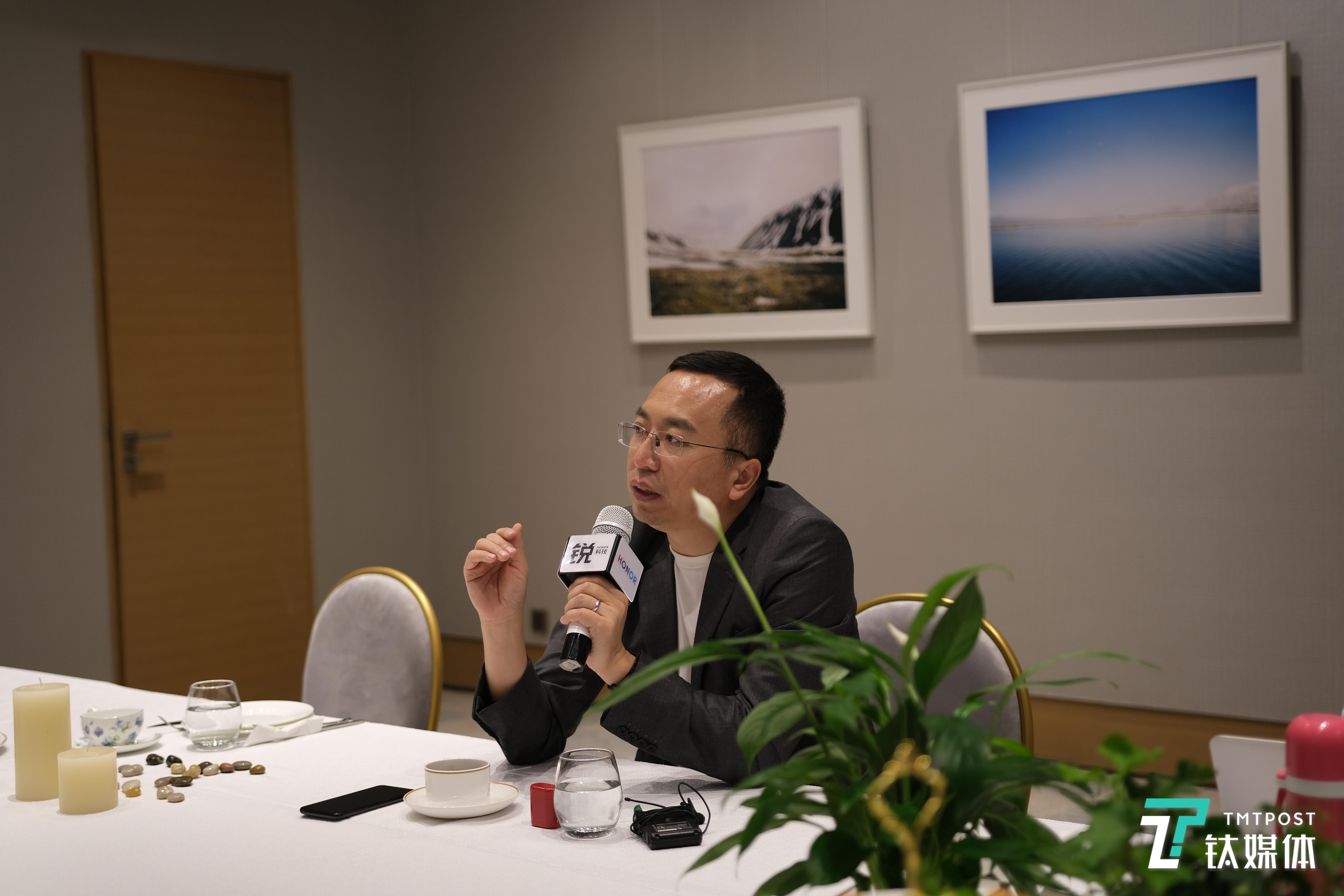 荣耀总裁赵明接受采访