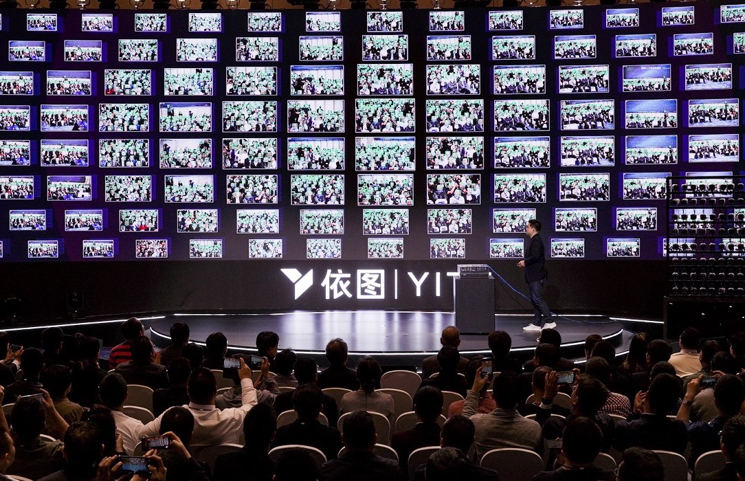 离职360加盟依图，AI实践者颜水成迎来下一站挑战 | 钛媒体首发