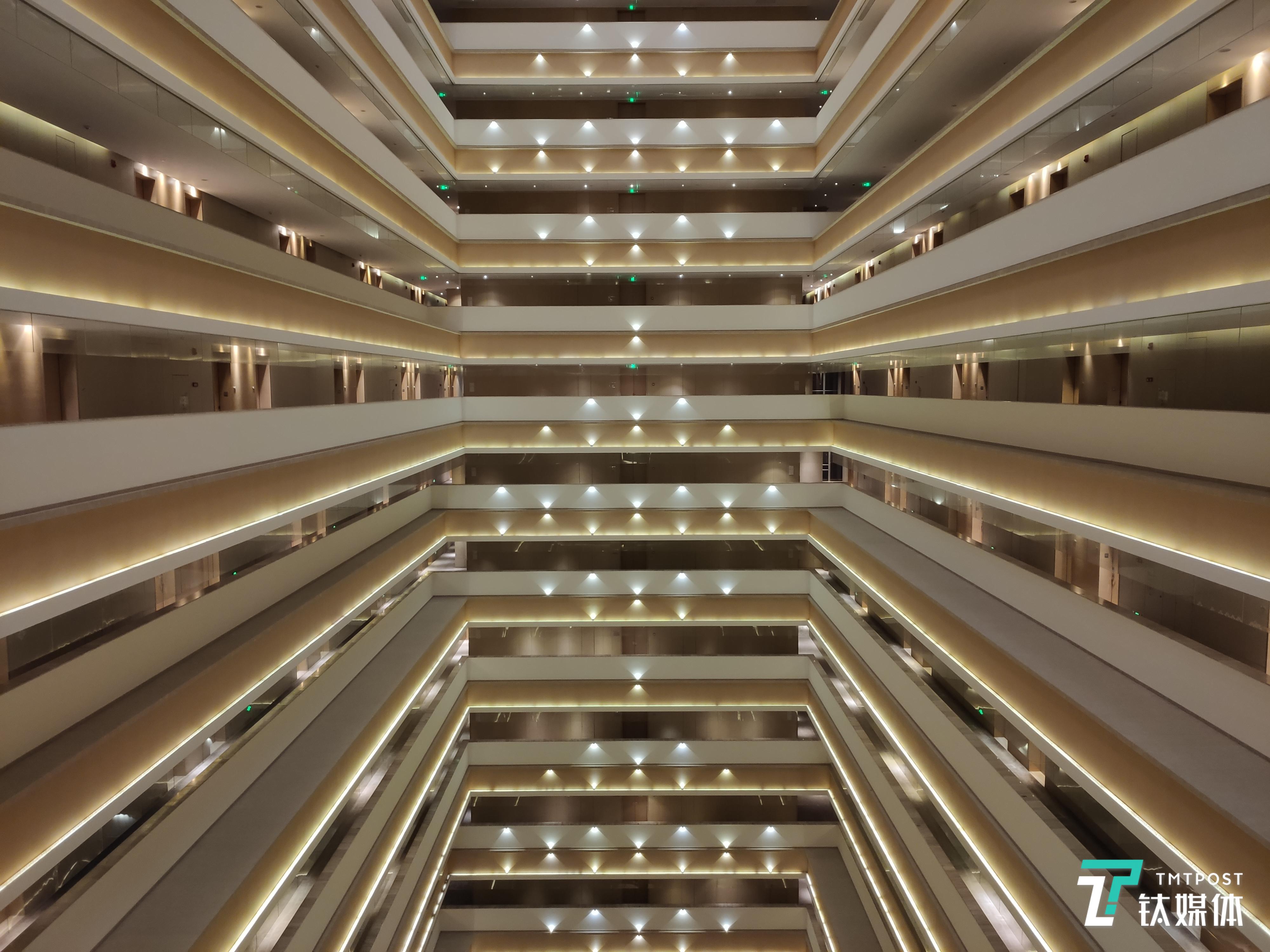 快门速度：1/160 秒、ISO：112、焦距：4.77 毫米、光圈：f/1.75