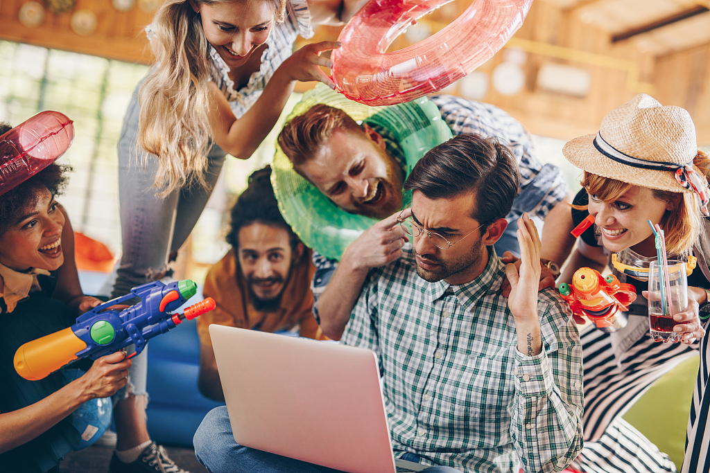 世道变坏是从嘲笑专家开始的