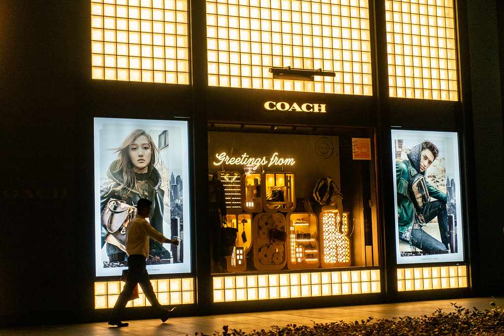 刘雯也突然终止Coach代言，奢侈品牌为何一再犯错？