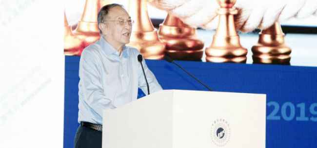 柳传志：华为一战，是非抢不可的科技战略制高点 | CEO说