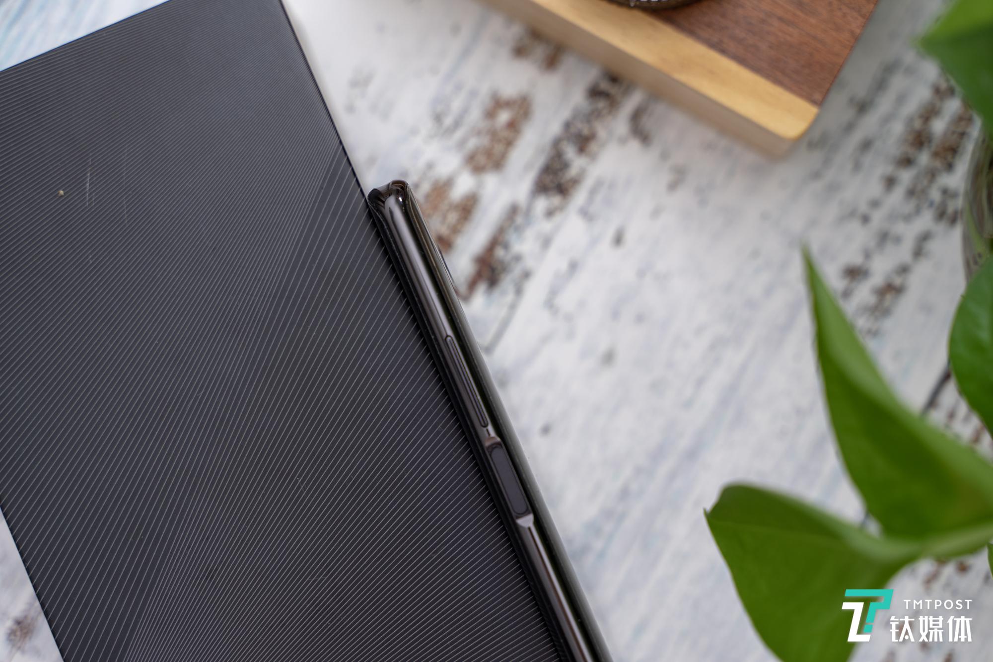 侧边按键集成按压+指纹功能