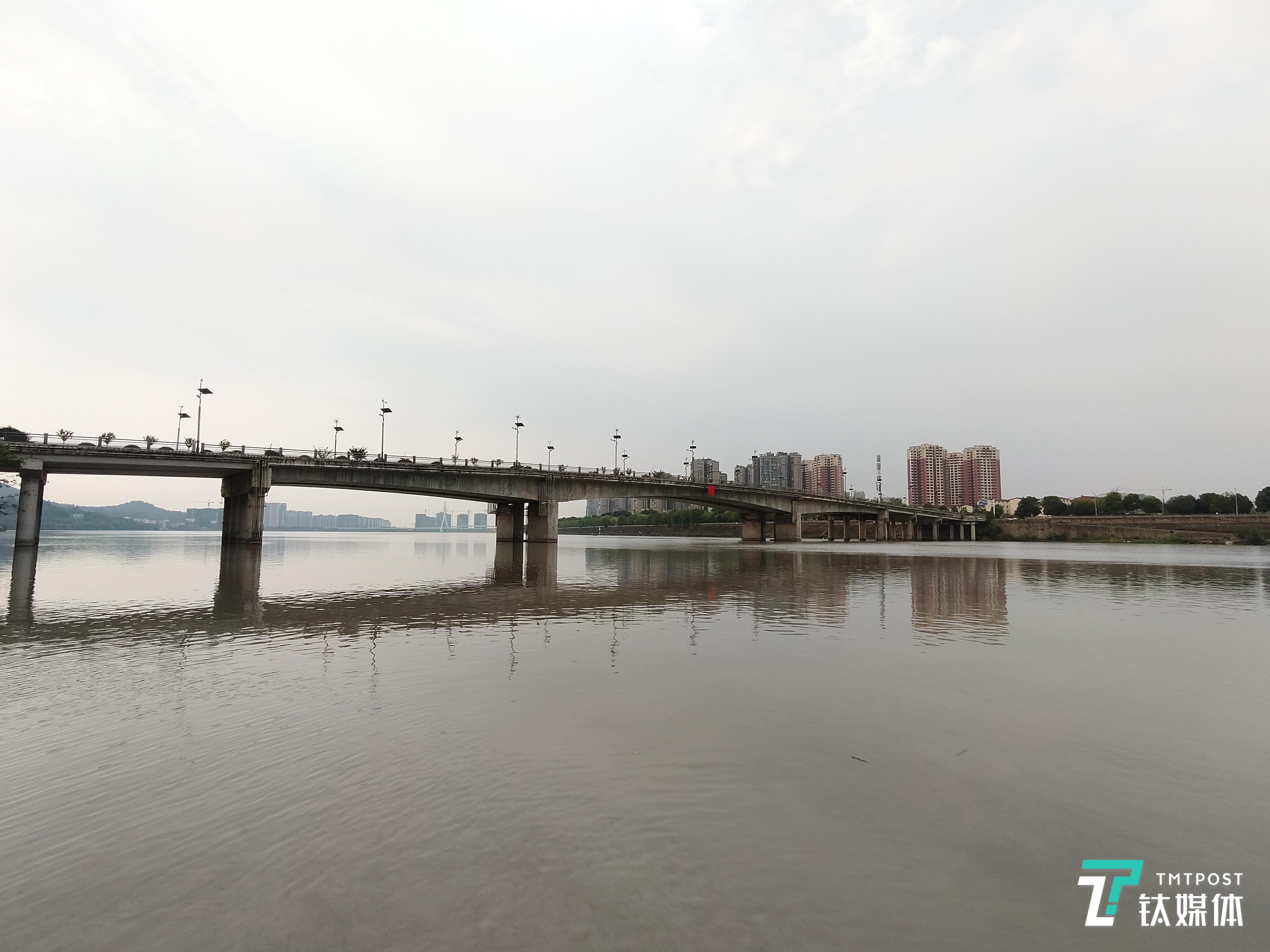 拍照模式很好地还原了场景的光照、白平衡