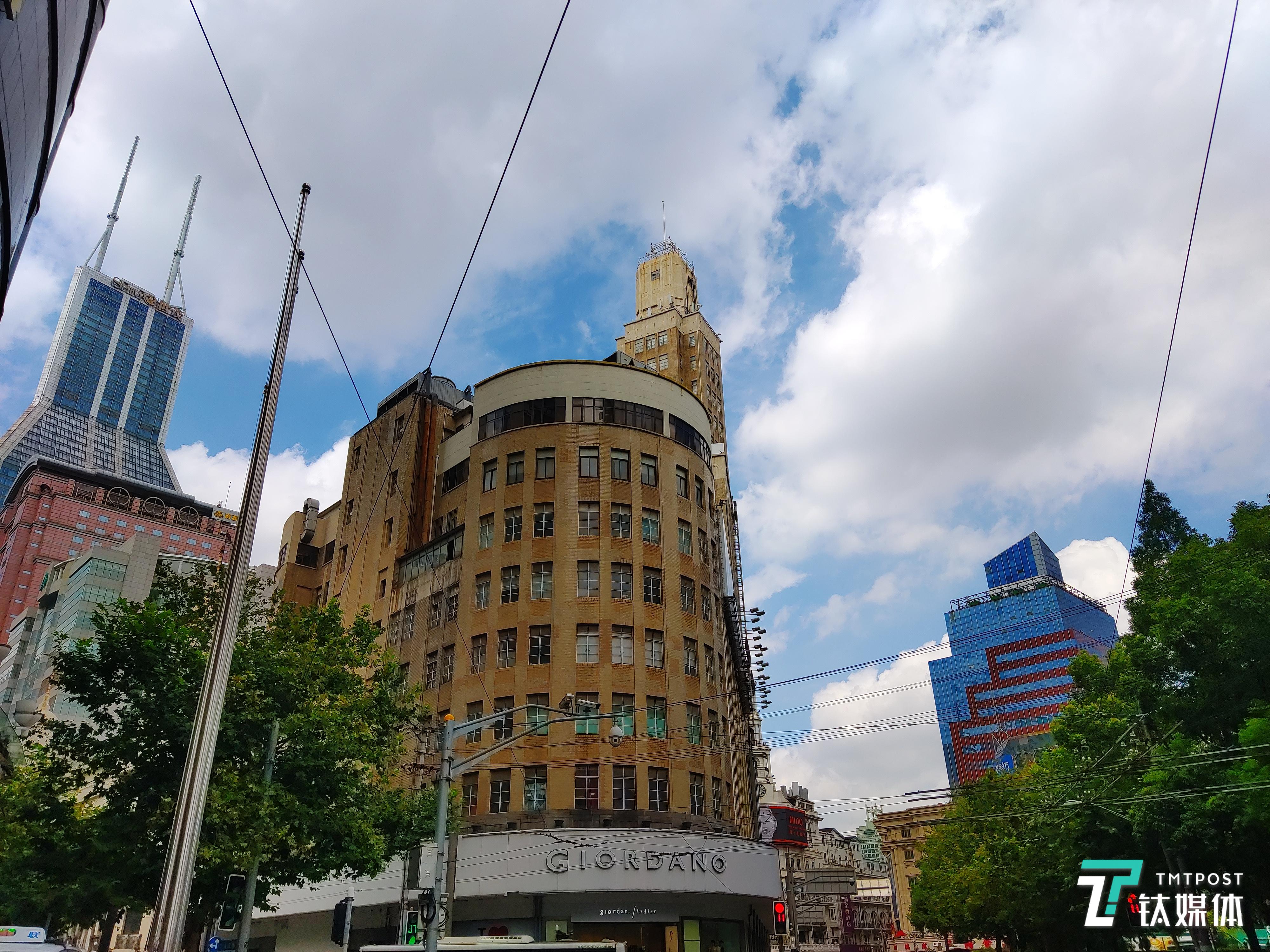 快门速度：1/2000 秒 光圈：f/1.7 焦距：4.71 毫米 ISO：100