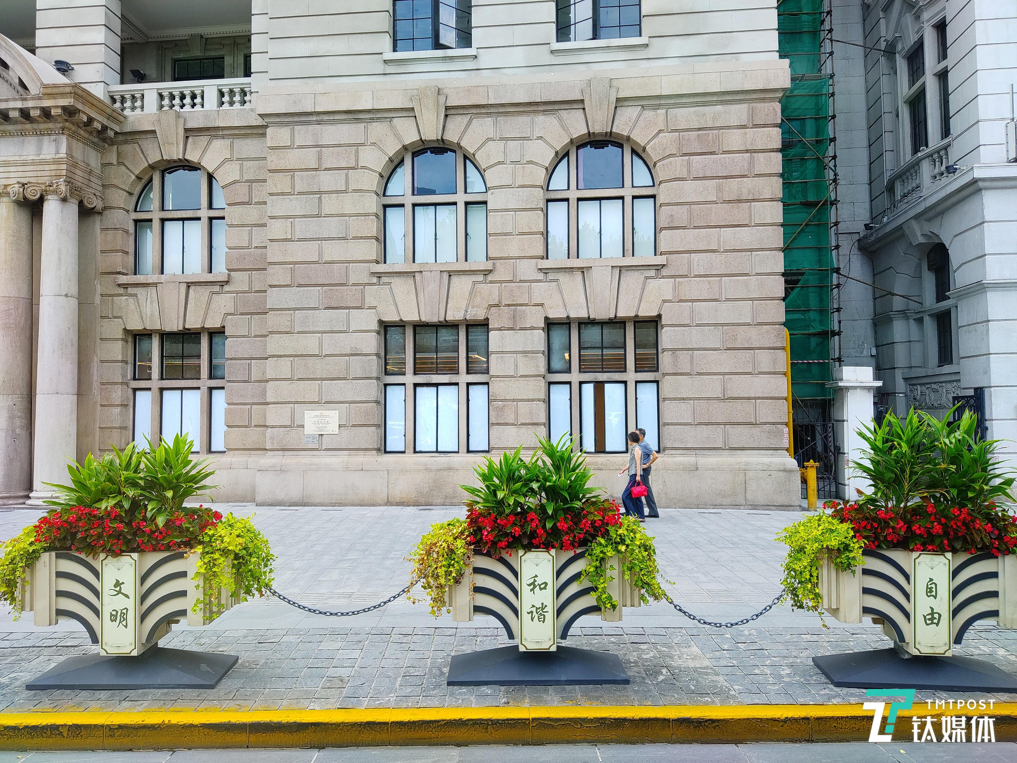 快门速度:1/200 秒 光圈:f/1.7 焦距:4.71 毫米
ISO:100