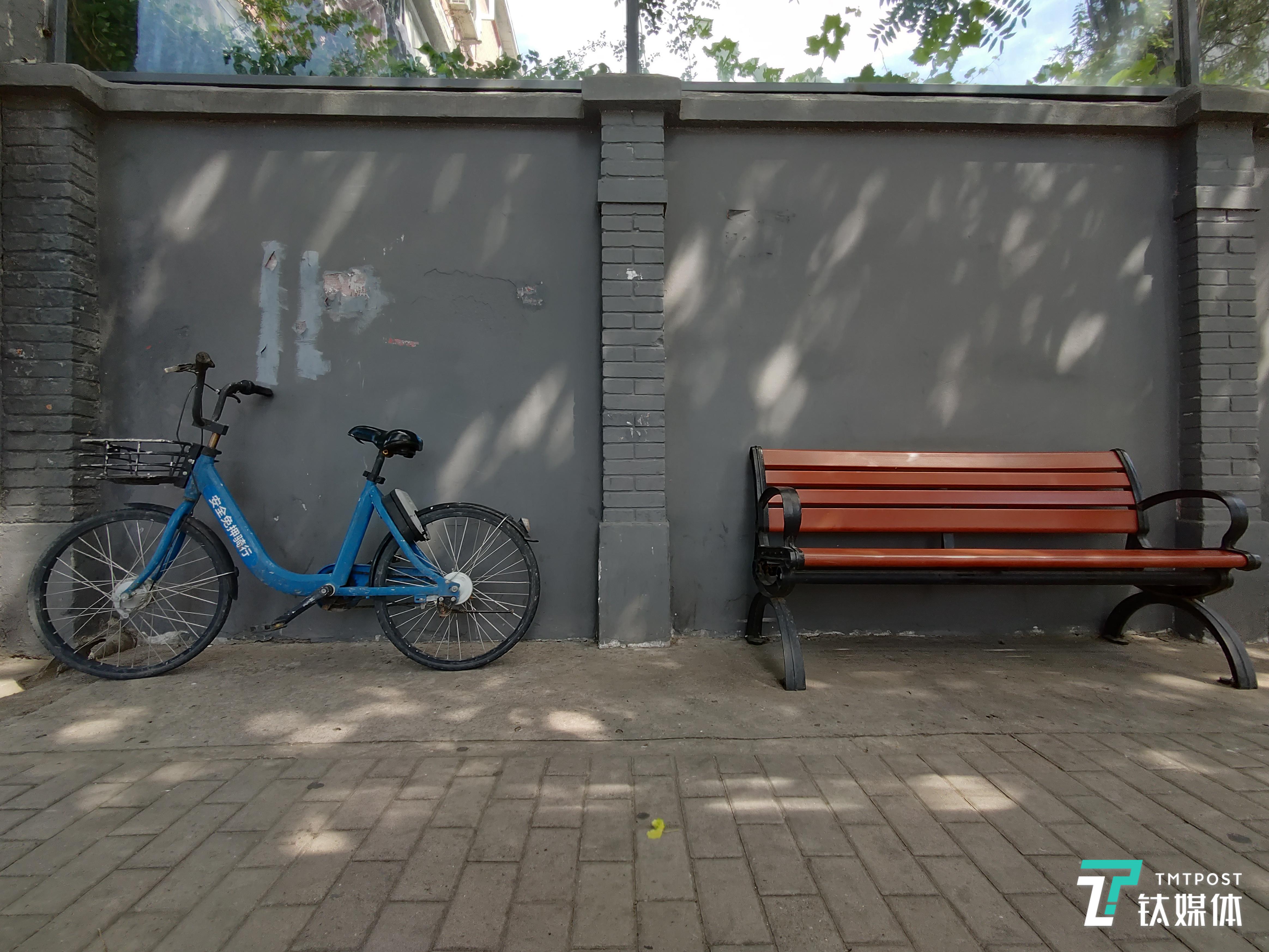 快门速度:1/50 秒 光圈:f/2.2 焦距:2.22 毫米
ISO:138