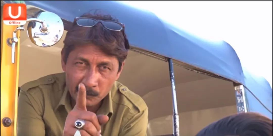 二捣蛋谆谆善诱：印度语言那么多，出门哪能没有U-Dictionary？听不懂事小，闹误会杀错人可就麻烦了