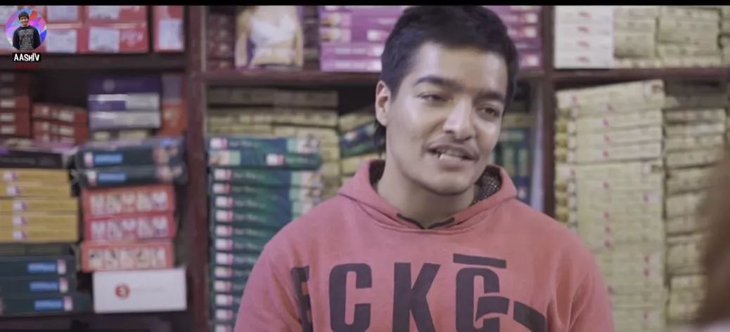 接着自然跟上一段安利。小伙：印翻英英翻印，都特别方便，你也下载个吧