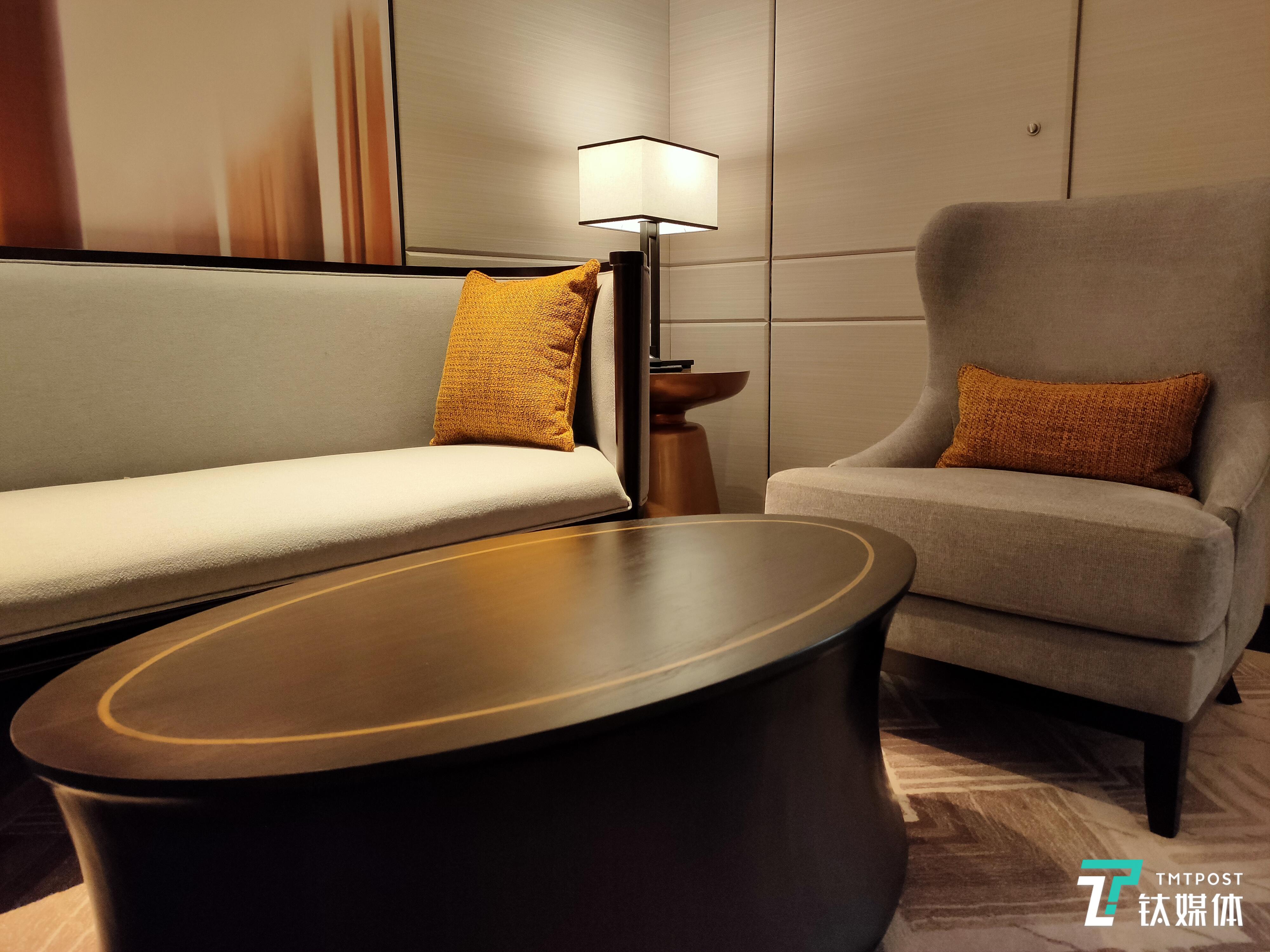 焦距：4.73 毫米 光圈：f/1.7 快门：1/50 秒 ISO：480