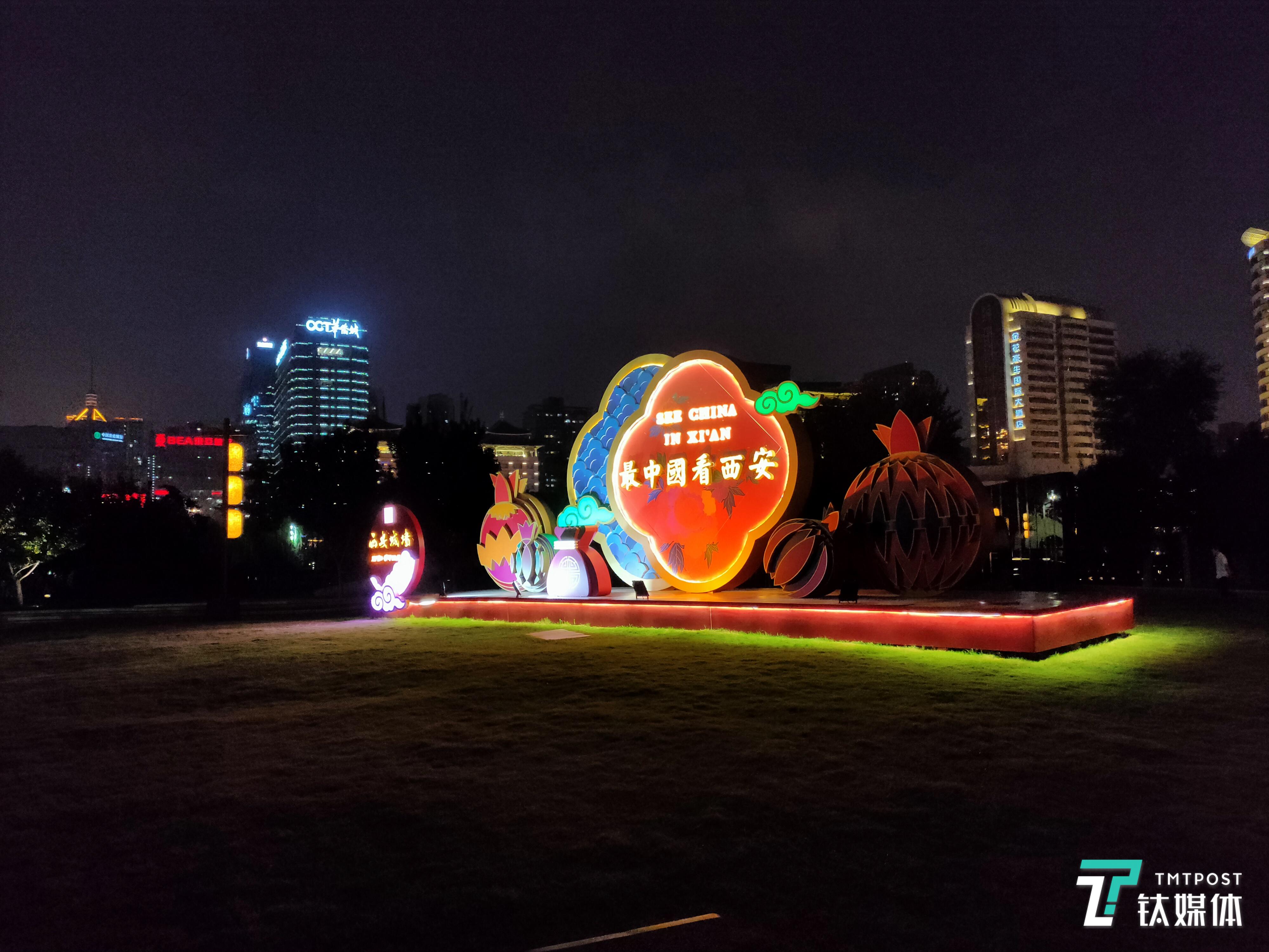 焦距：1.66毫米 光圈：f/2.2 快门：1/30 秒 ISO：1500