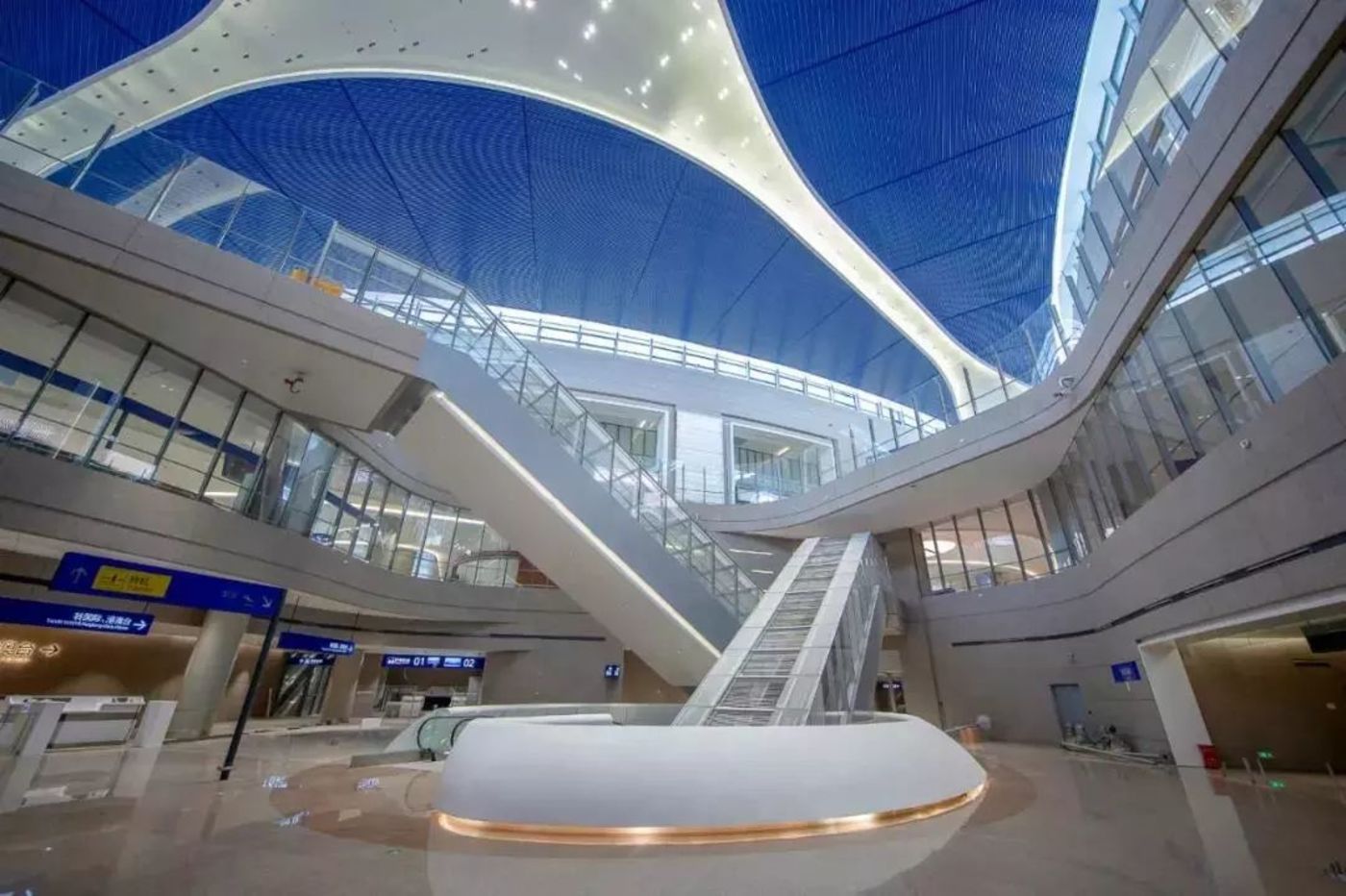 上海离国际航空枢纽还有多远？