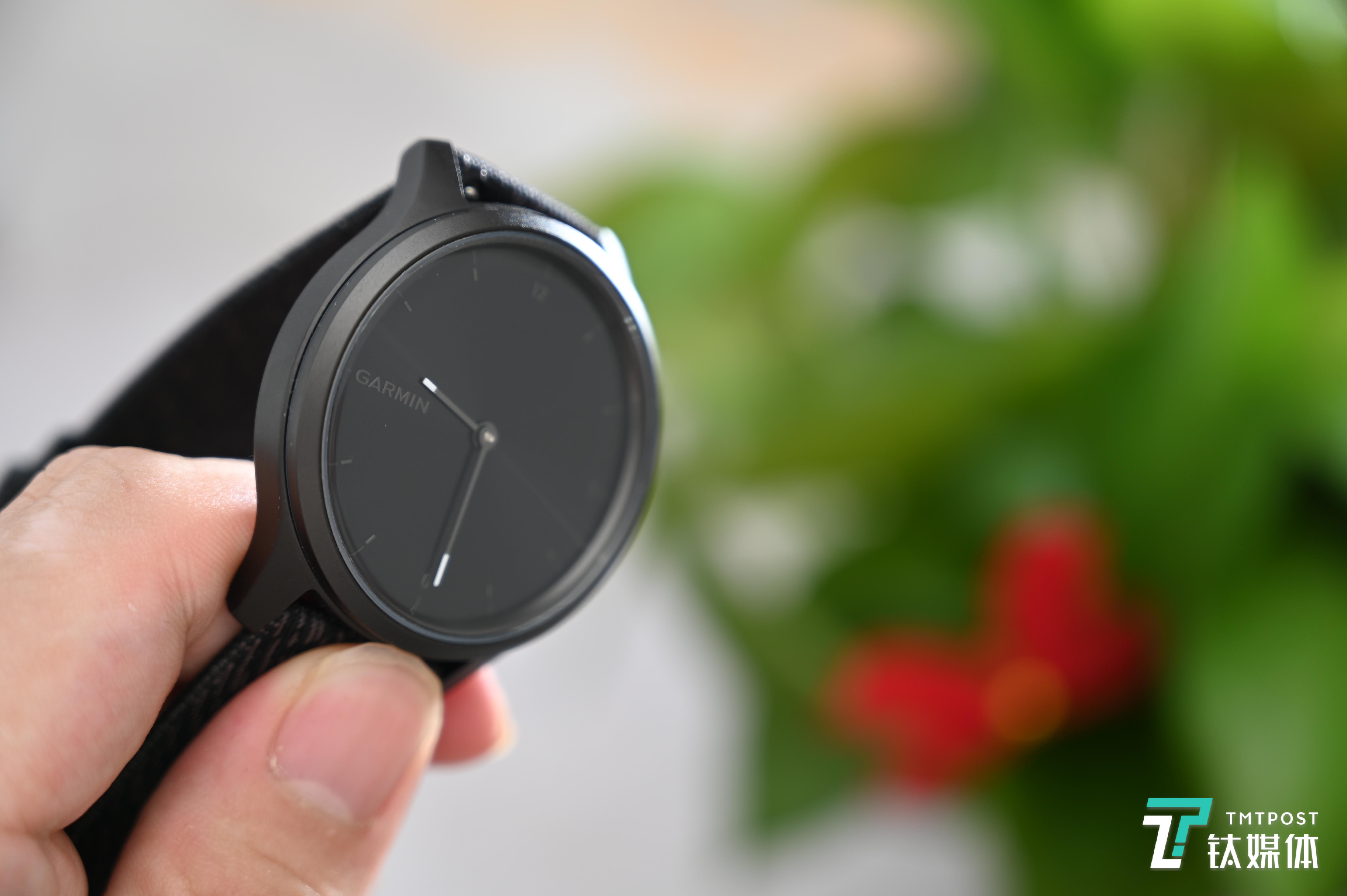 表盘处的弧度设计