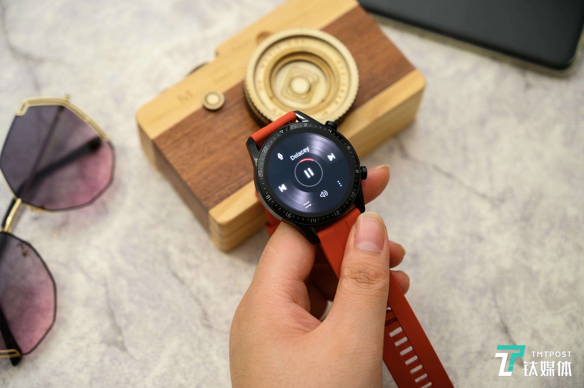 具备内置音乐功能