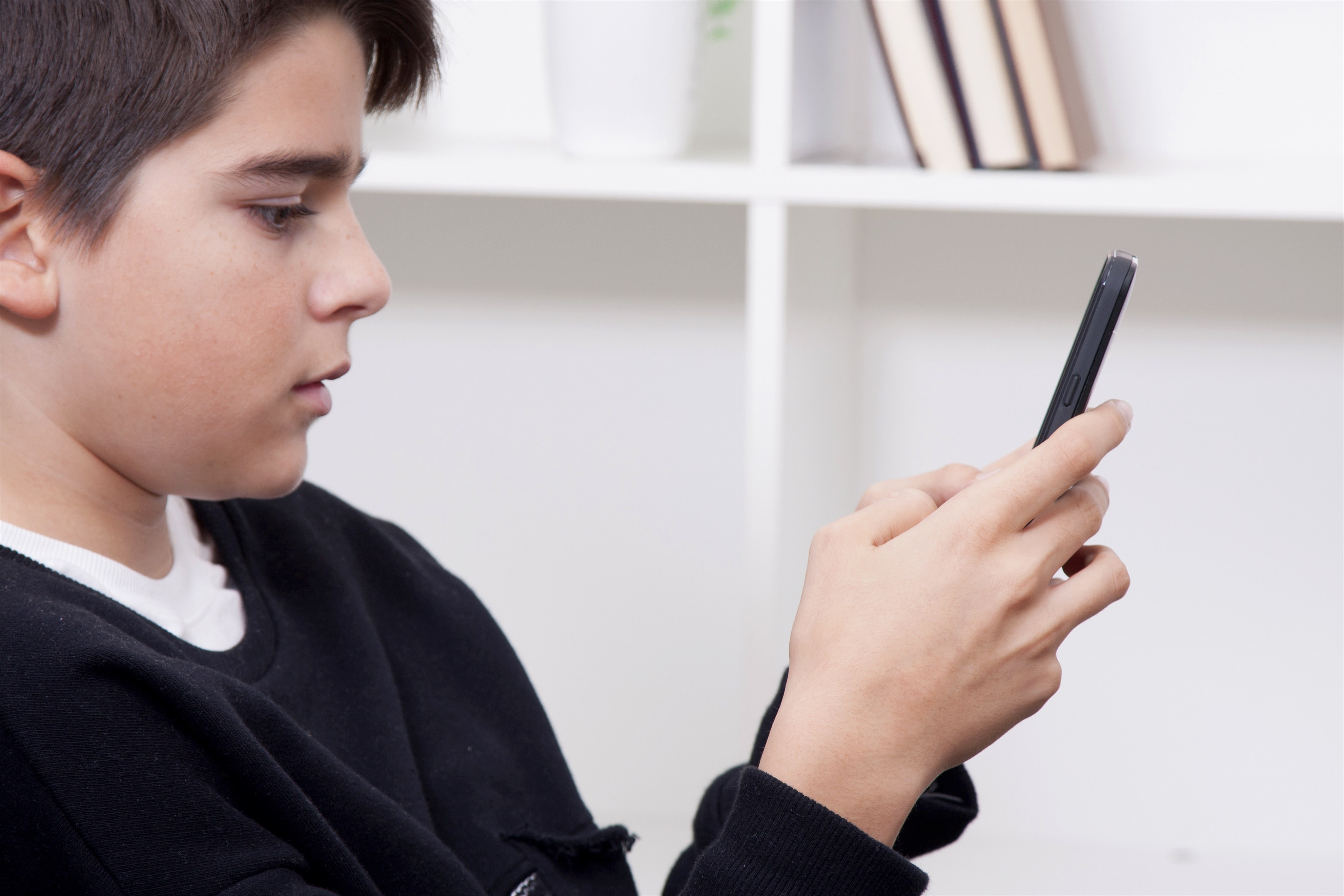 00后爱上苹果？