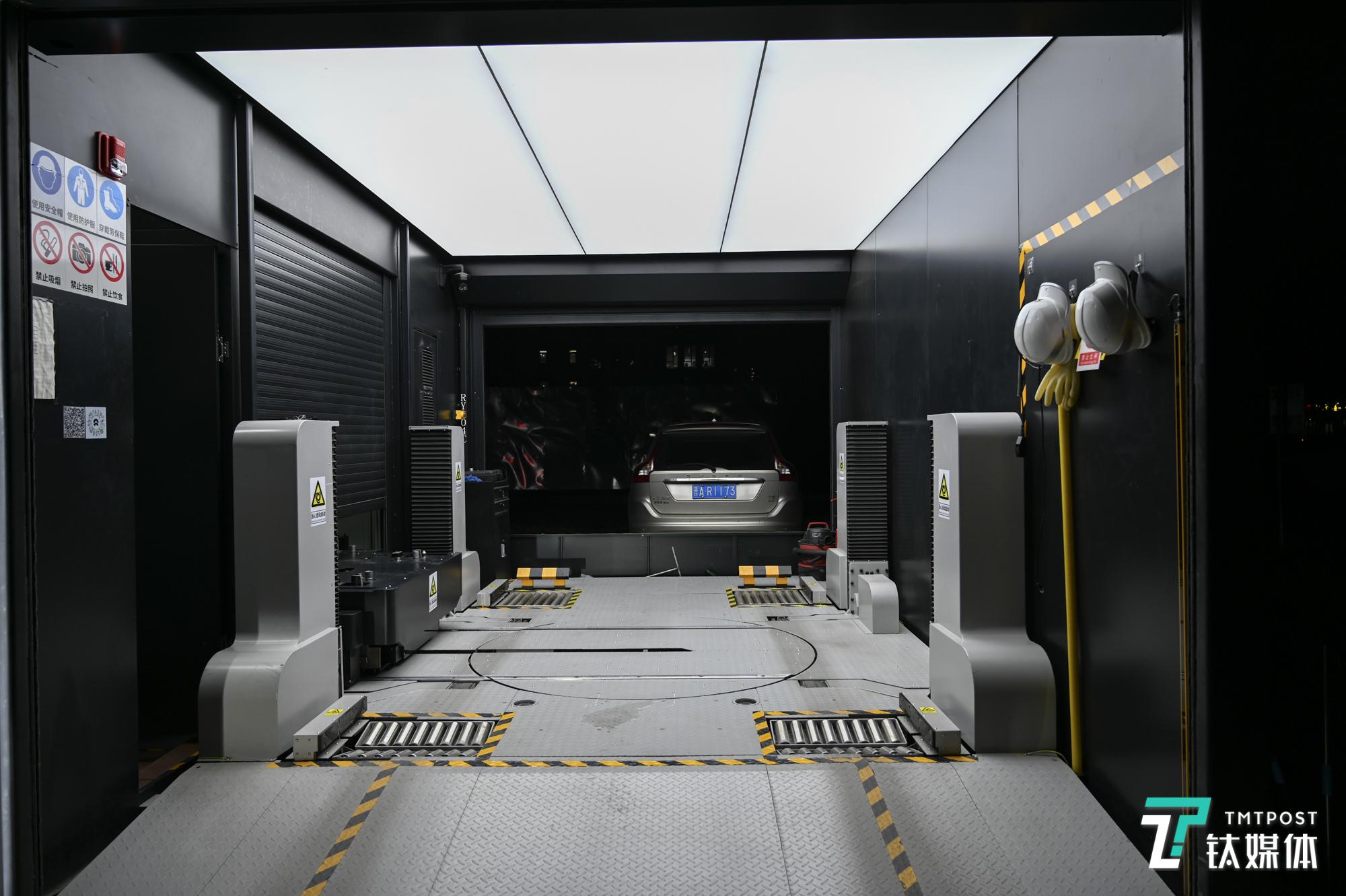 蔚来换电站内部