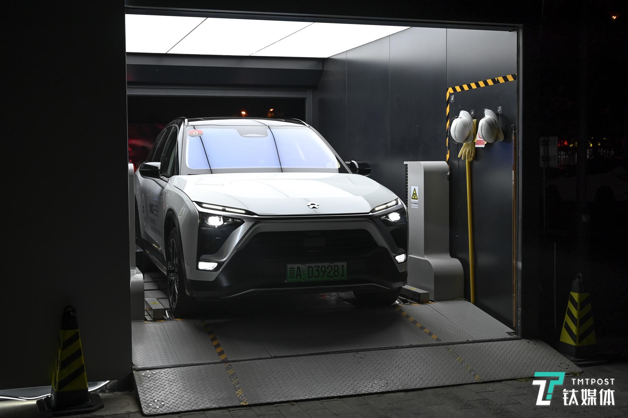 其他车辆正在换电