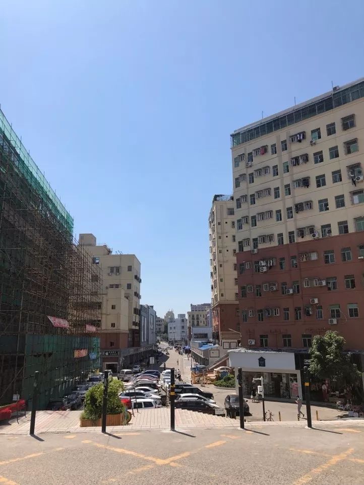 观澜富士康工人集聚的大水坑村