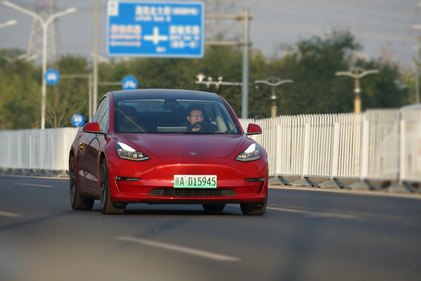 打游戏还是看电影，深度体验“娱乐至上”的特斯拉V10系统