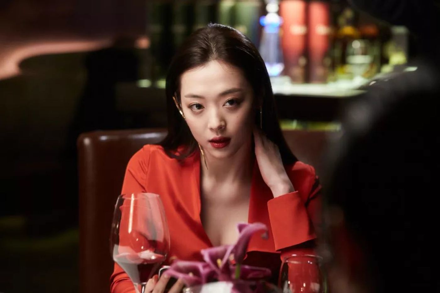 雪莉：悬崖边“跳舞”