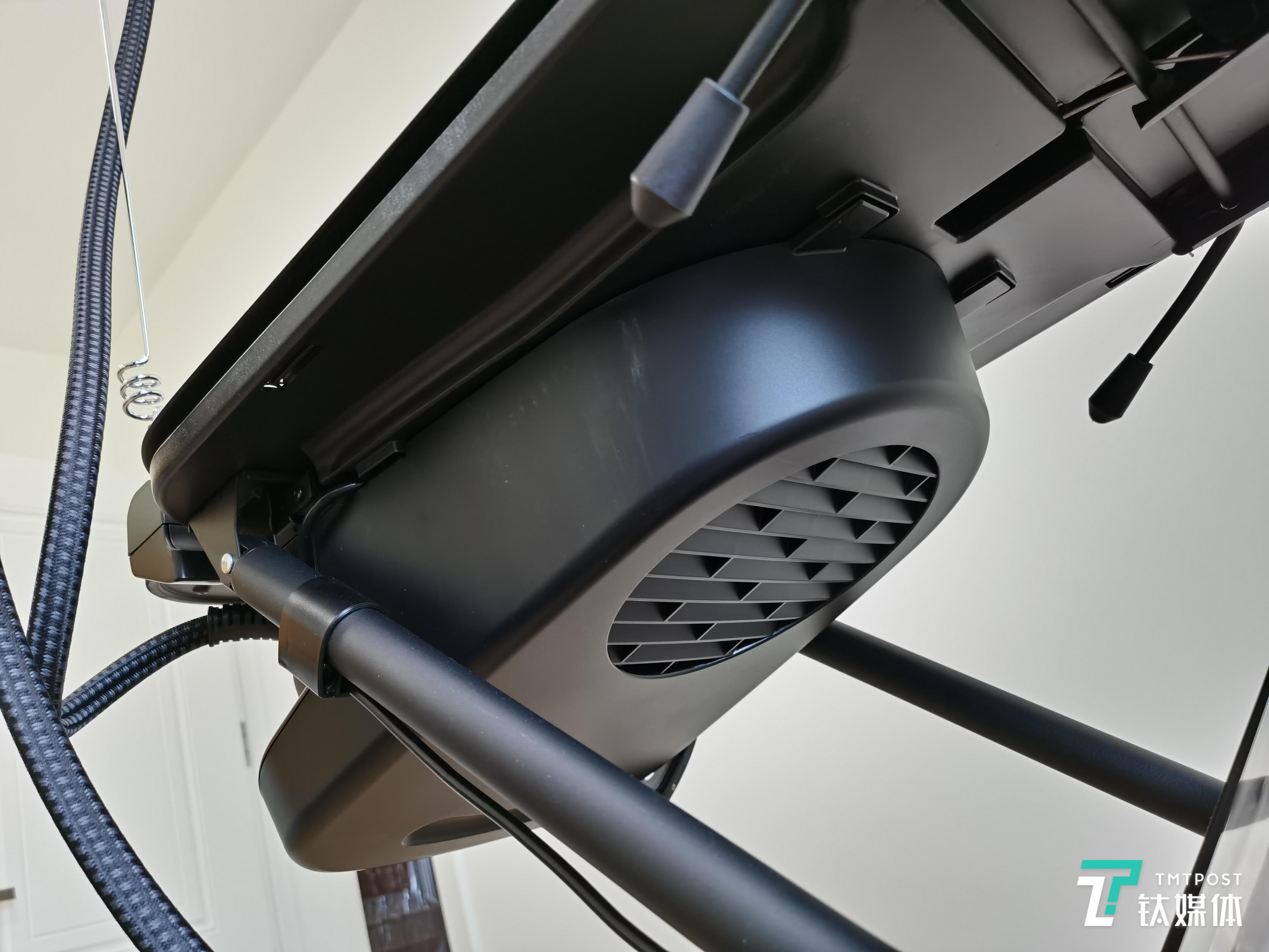 熨烫板下方的风扇