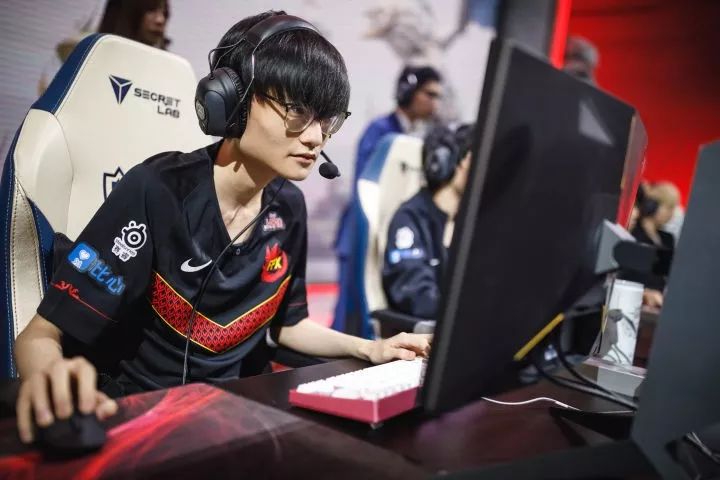 “伪强队 ”FPX与它的“世界赛最强打野 ”Tian