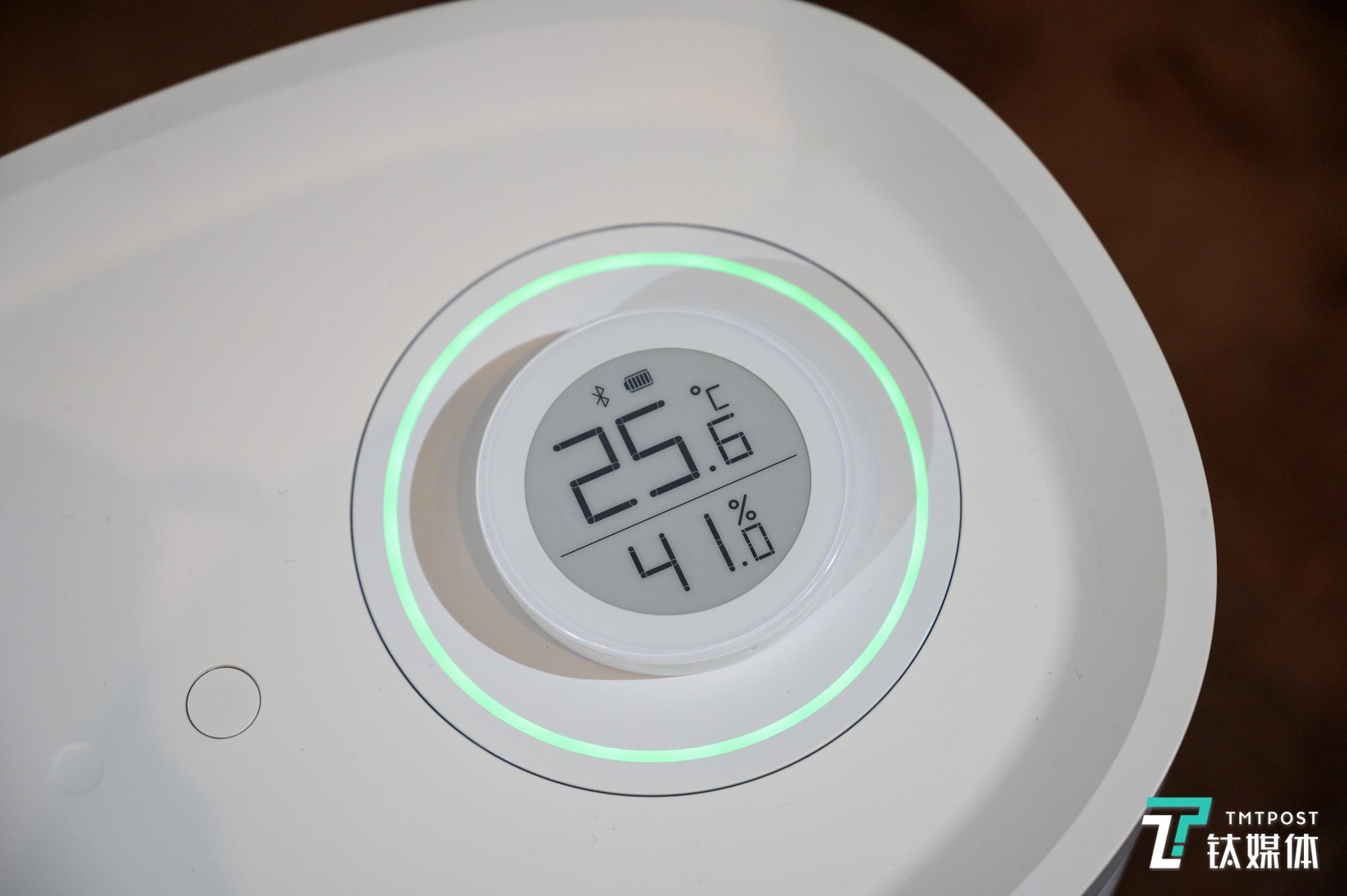 顶部的分离式温湿度测量仪