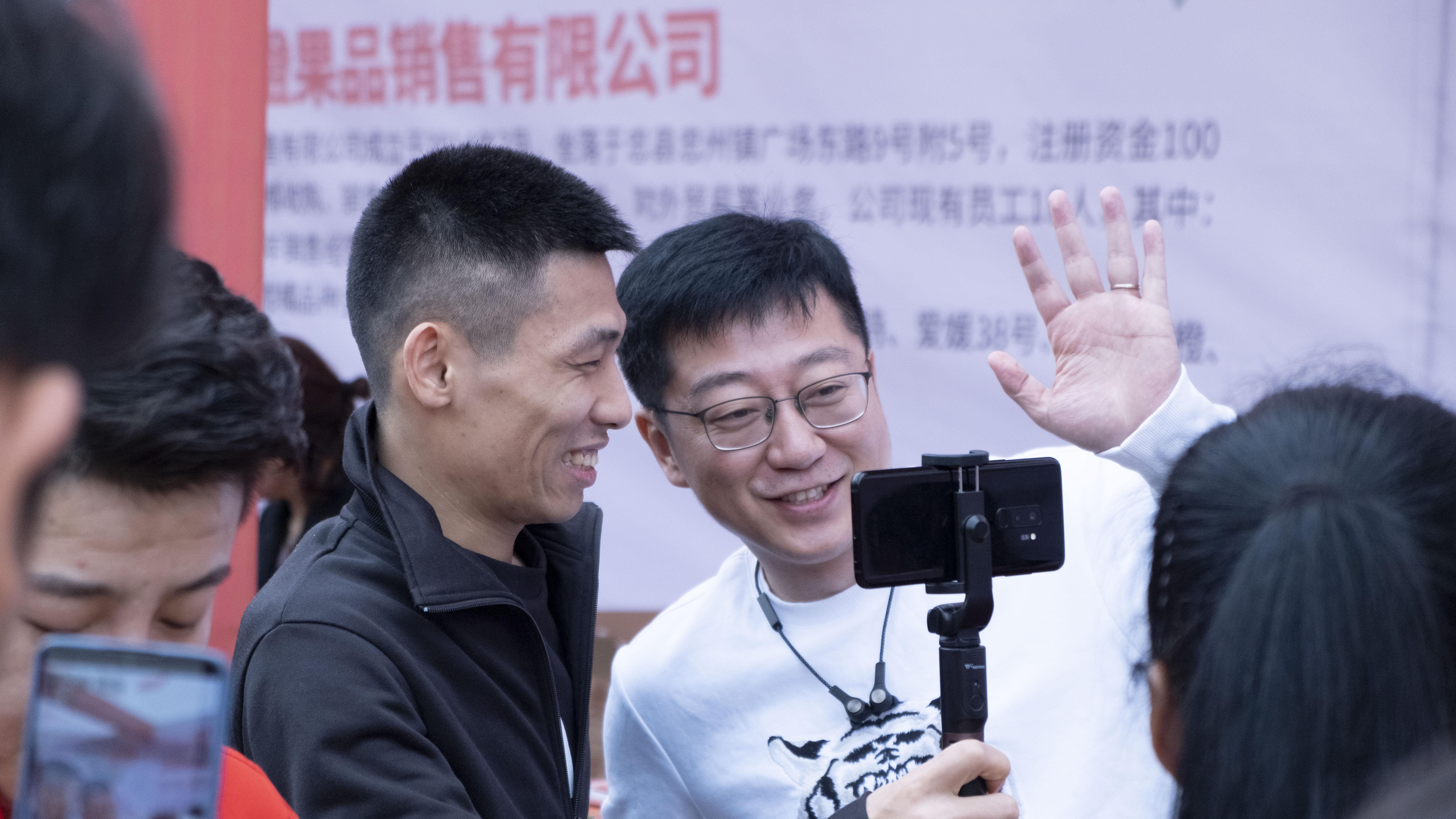 主播旭旭宝宝与网红朱一旦