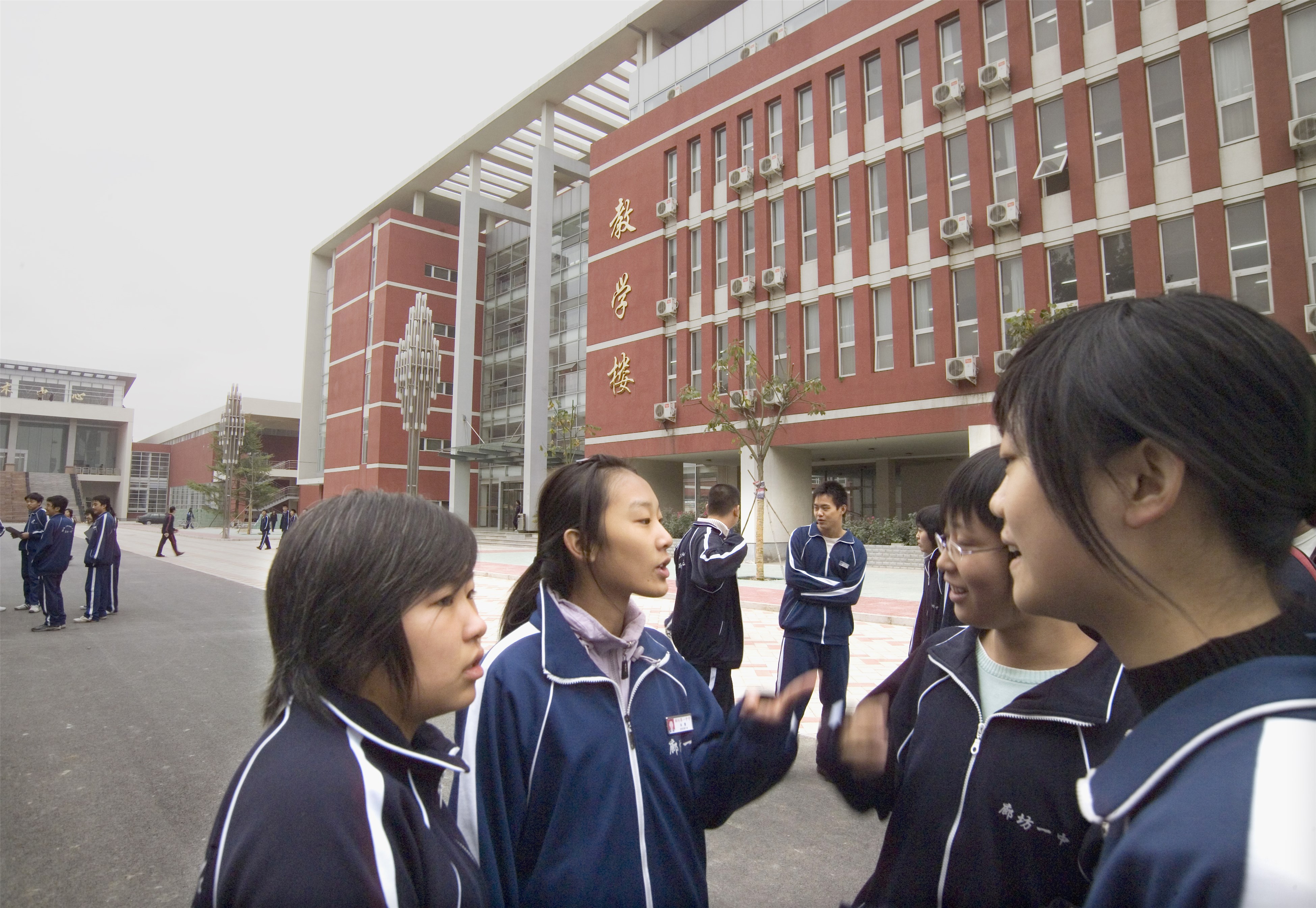 校园贷再度火热：线下借贷兴起，学生电脑、驾照分皆可抵押